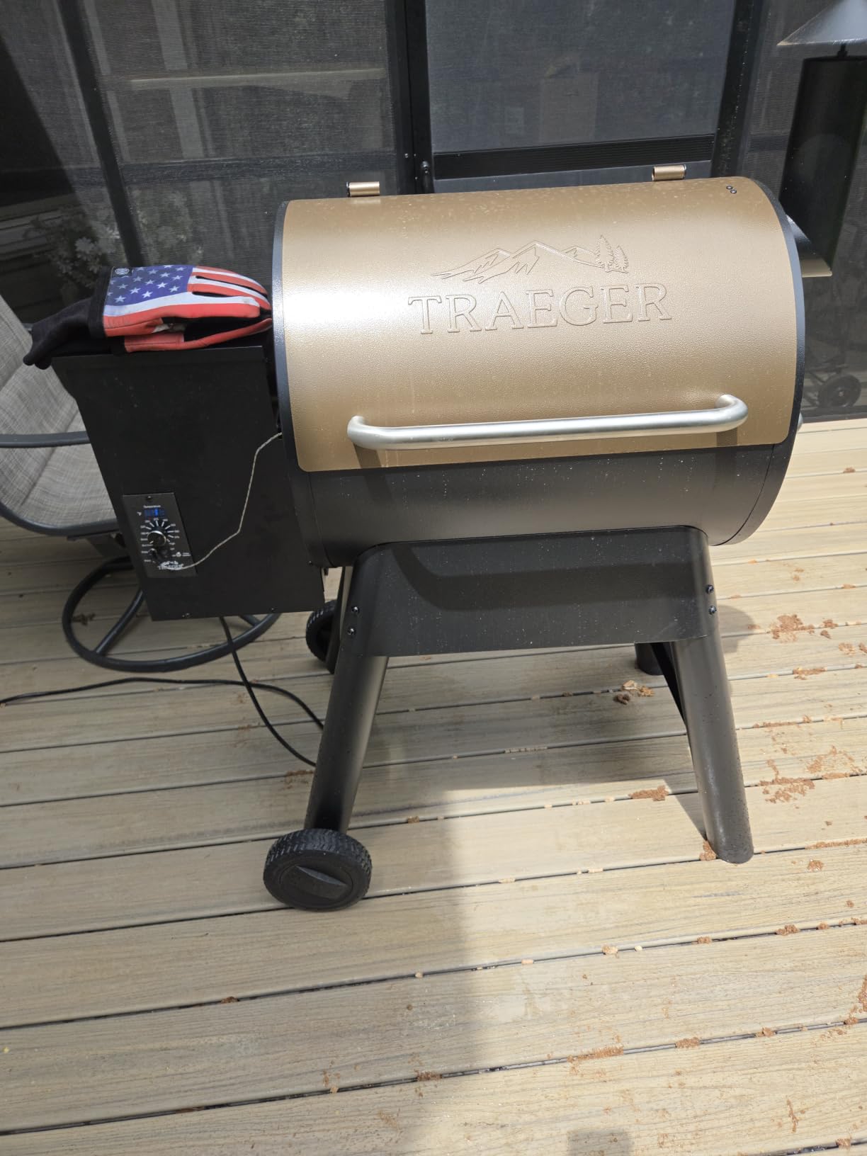Traeger Pro 22 Wood Pellet Grill & Smoker, 572 Sq In, WiFi | 6-in-1 BBQ versatility, meat probe, 450°F max, 18 lb hopper - grill, smoke, bake, roast, braise & BBQ customer photo 1