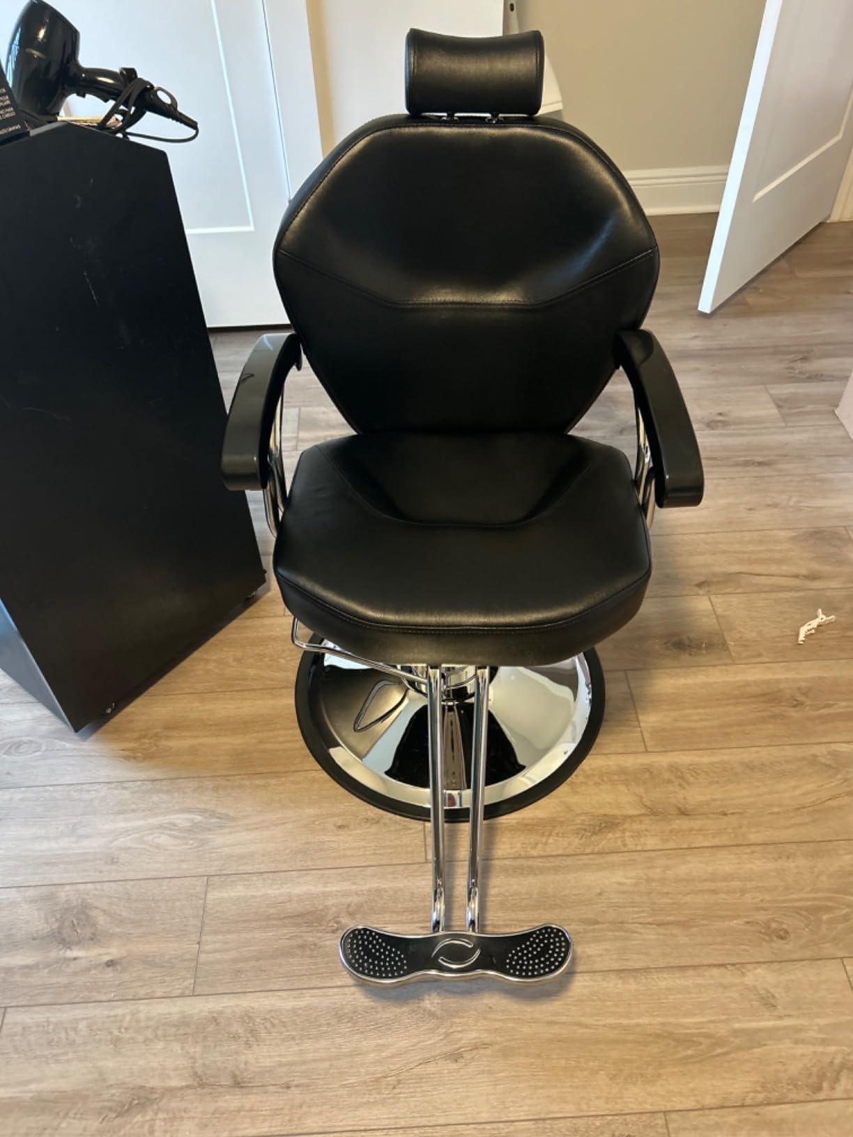 Artist hand Professional Barber Chair, Hydraulic Reclining Salon Chair | Heavy Duty Hydraulic Pump, Multi-functional, 360° Swivel, Adjustable Height, 20 Inch Wide Seat, Tattoo & Beauty Spa Equipment customer photo 2