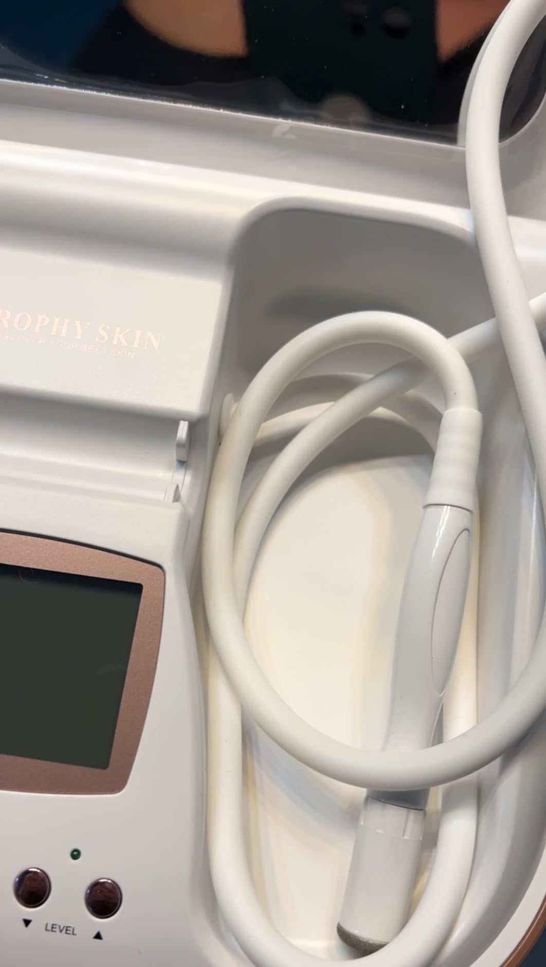 Trophy Skin MicrodermMD - At Home Microdermabrasion Kit - Anti Aging and Acne Treatment - Real Diamond and Pore Extractor Tips - White customer photo 2