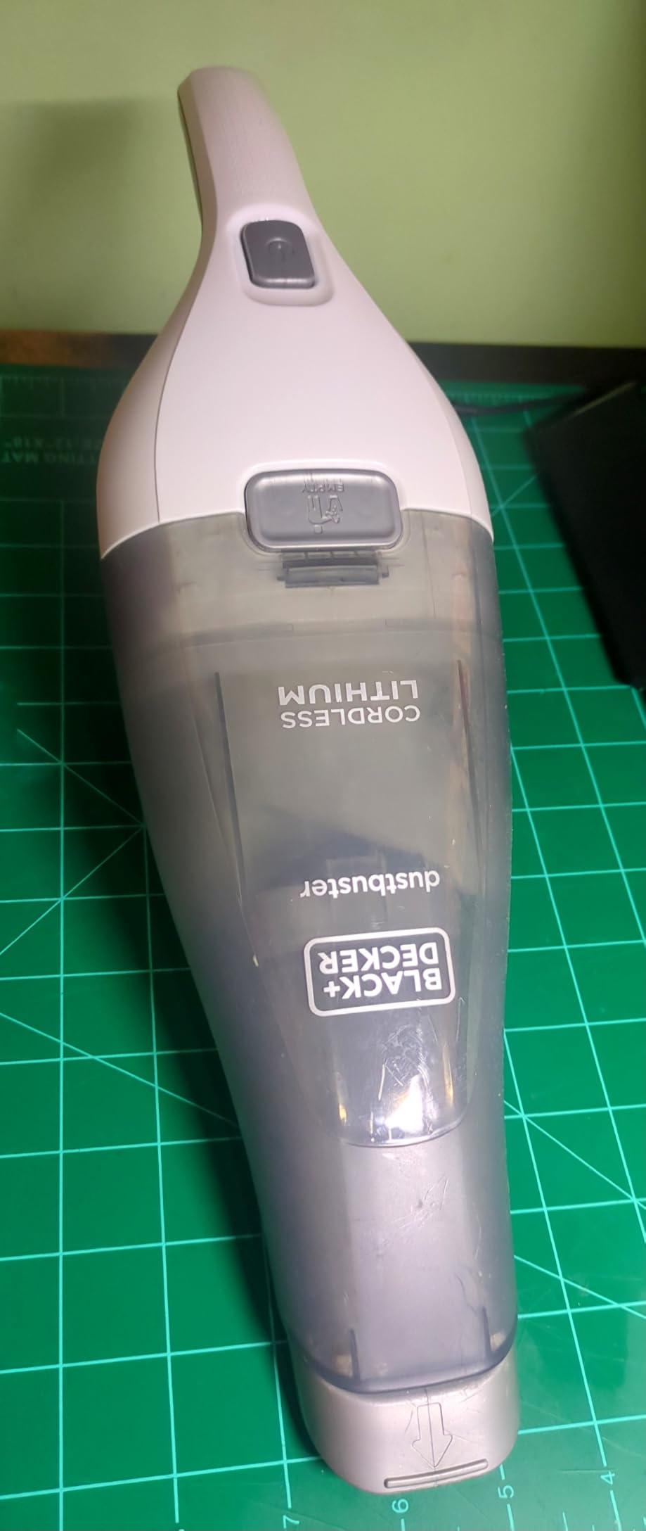 BLACK+DECKER dustbuster Cordless Handheld Vacuum, Portable Car Vacuum Cordless Rechargeable, Wall Mount, Strong Suction QuickClean (HNVC215B10) customer photo 2