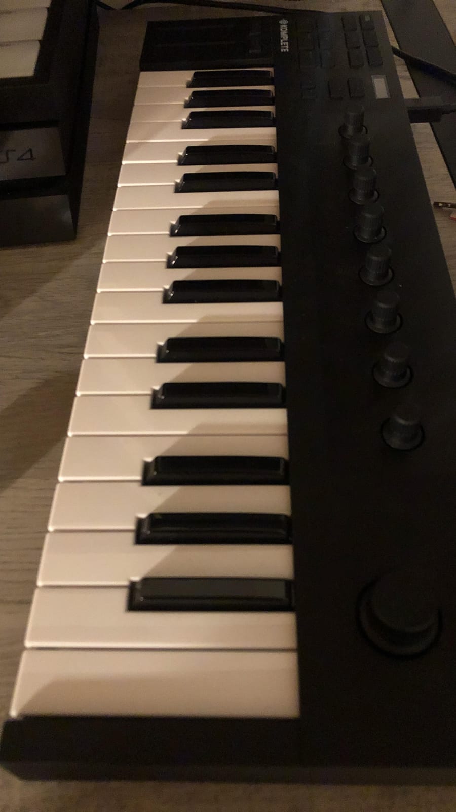 Native Instruments Komplete Kontrol M32 Controller Keyboard customer photo 2