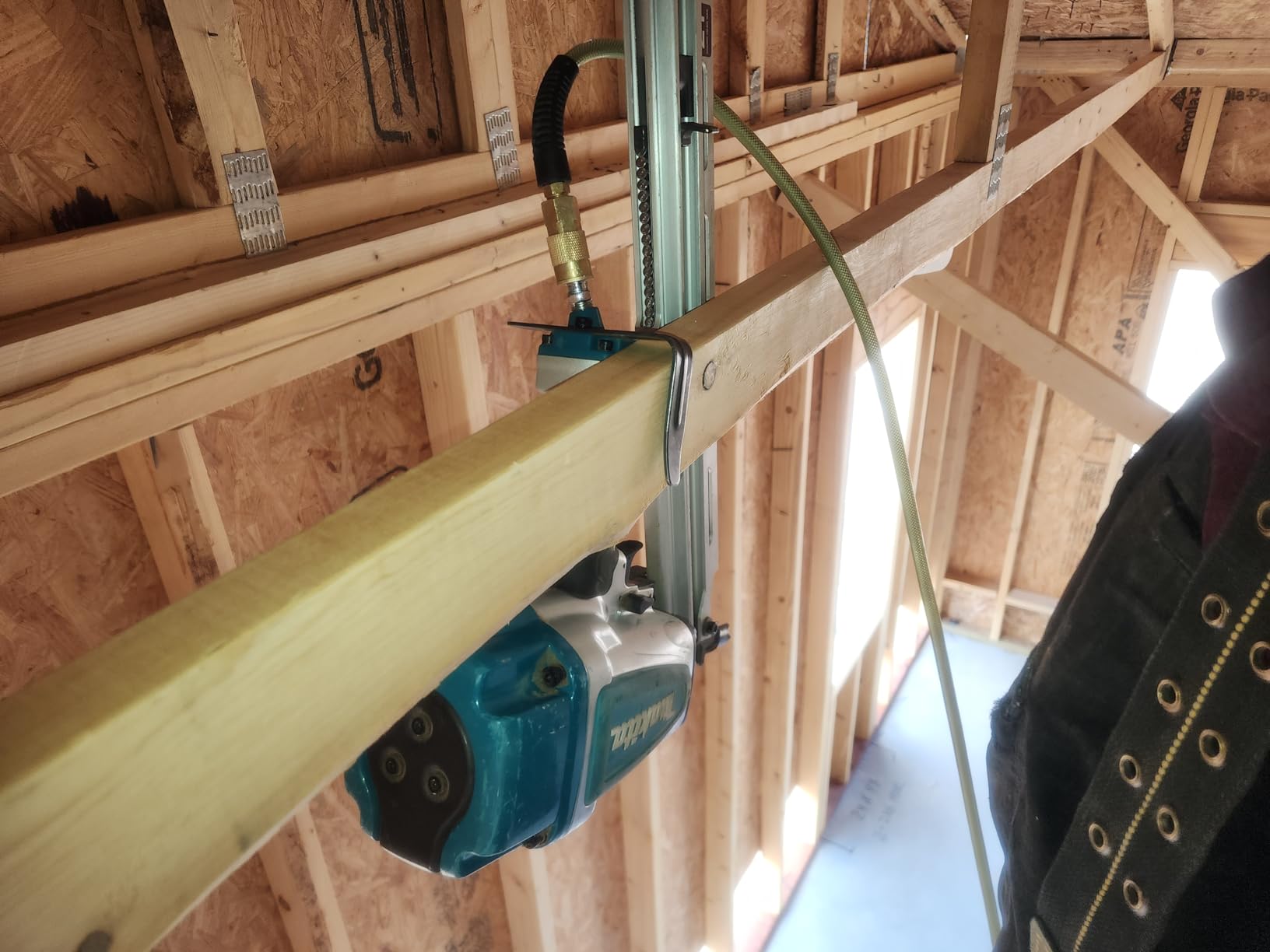 Makita AN924 21 Degree Full Round Head 3-1/2 inch Framing Nailer customer photo 2