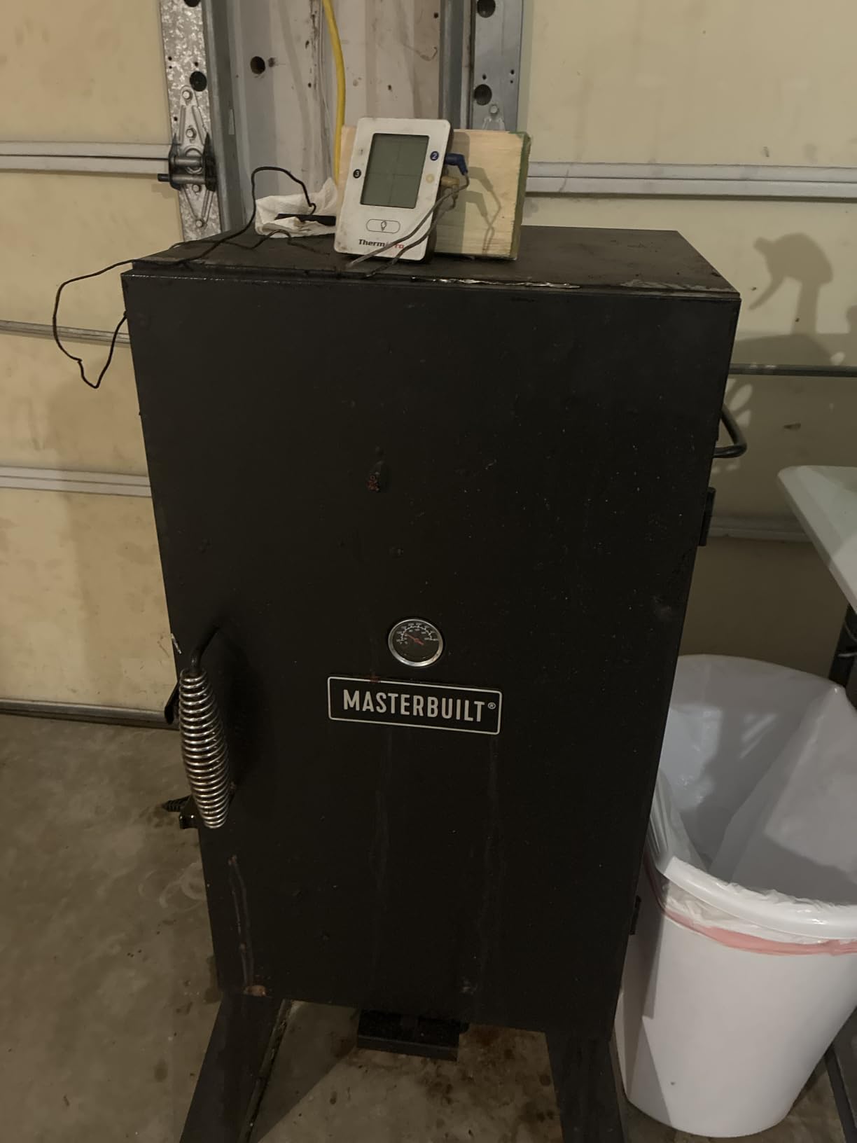 Masterbuilt® 30-inch Electric Vertical BBQ Smoker with Analog Temperature Control, Chrome Smoking Racks and 535 Cooking Square Inches in Black, Model MB20070210 customer photo 2