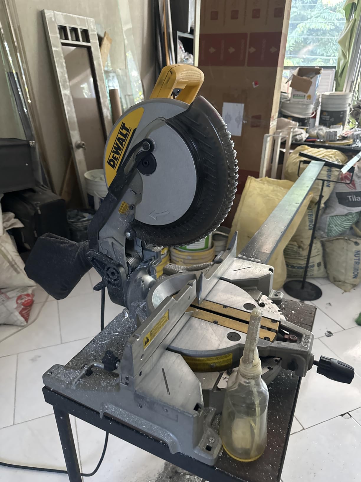 DEWALT Miter Saw, Single Bevel, Compound, 10-Inch, 15-Amp (DWS713) customer photo 1