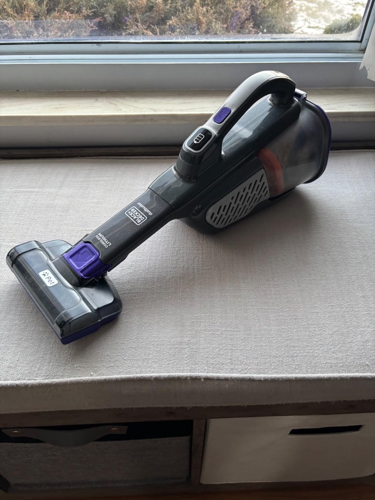 BLACK+DECKER dustbuster furbuster Pet Hair Vacuum with Motorized Pet Hair Brush, Handheld Vacuum Cordless for Home and Car, Rechargeable, Portable, Powerful Suction, AdvancedClean (HHVK515JP07) customer photo 2