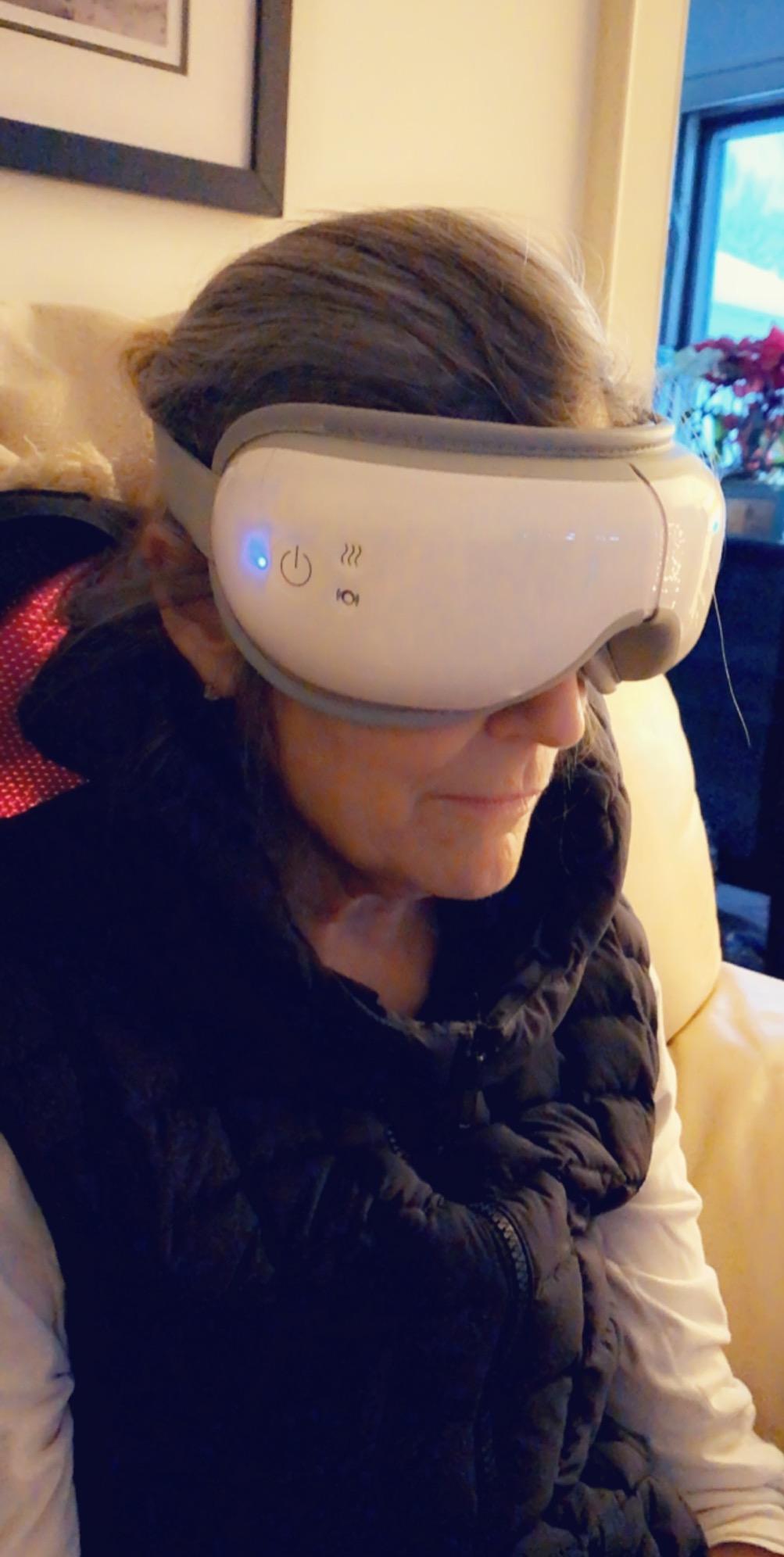 RENPHO Eyeris 1 Eye Massager with Heat, Heated Massage Eye Mask | Vibration Massage for Head Tension, Eye Strain, Dry Eyes & Dark Circles, FSA Eligible HSA, White customer photo 1