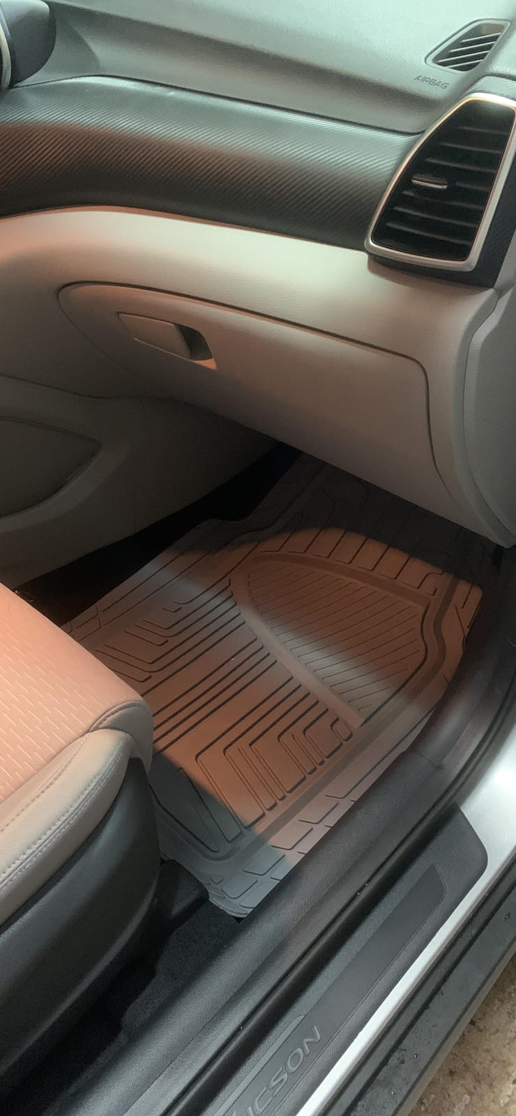 Amazon Basics 2-Piece Premium All-Season Anti-Slip Rubber Floor Mats for Cars, SUVs and Trucks, Universal Trim to Fit, Black customer photo 1