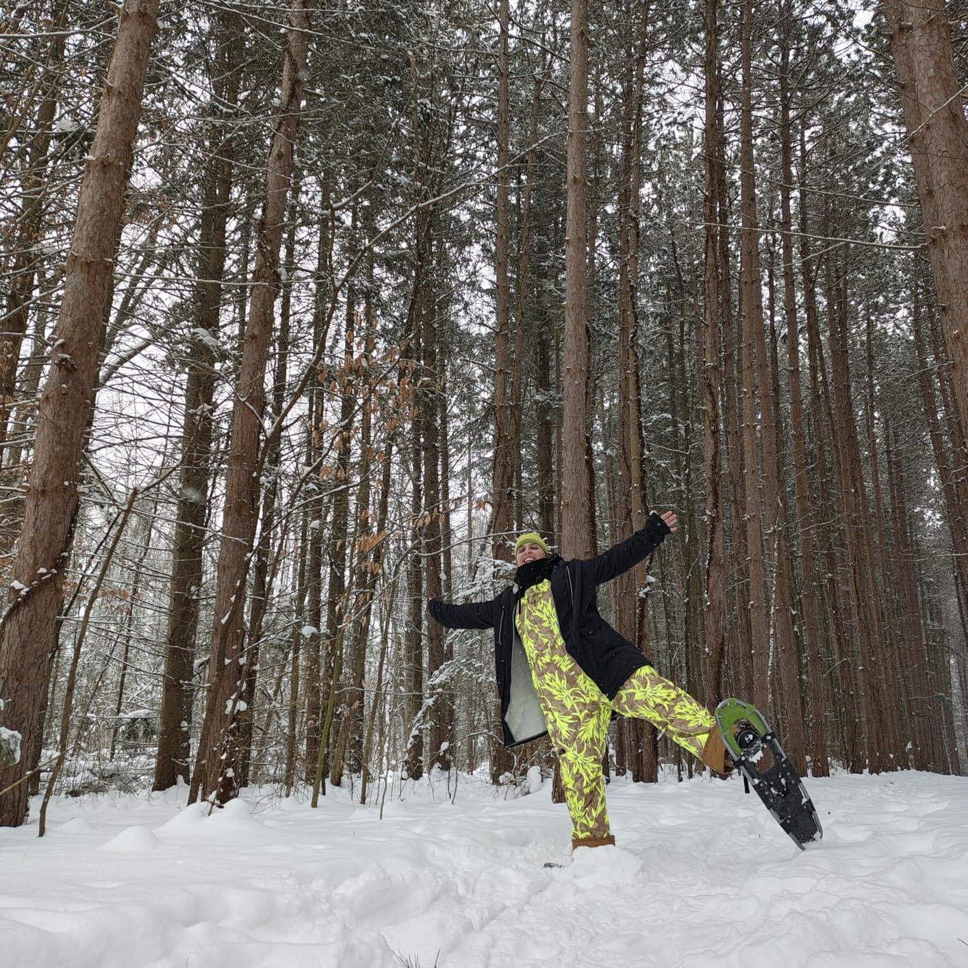 Odoland 21/25/30 Inch Snowshoes with Trekking Poles for Men Women Youth, Waterproof Snow Leg Gaiters and Carrying Bag, Lightweight Aluminum, Heel Lift, Snow Shoes Easy to Wear customer photo 2