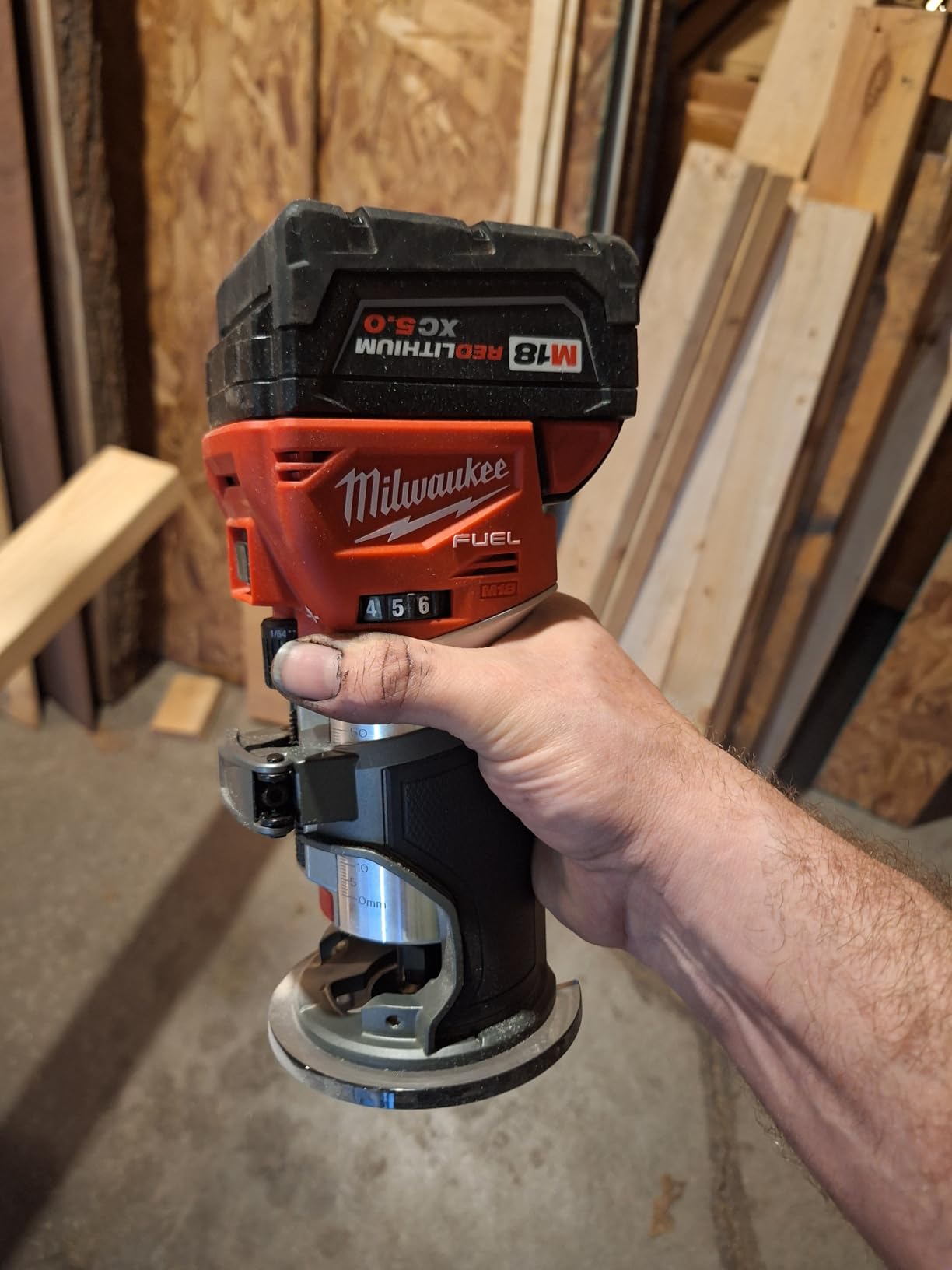 Milwaukee's Cordless Compact Router,18.0 Voltage customer photo 2
