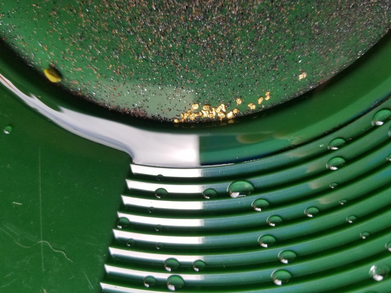 Compact Gold Prospecting Kit with 12