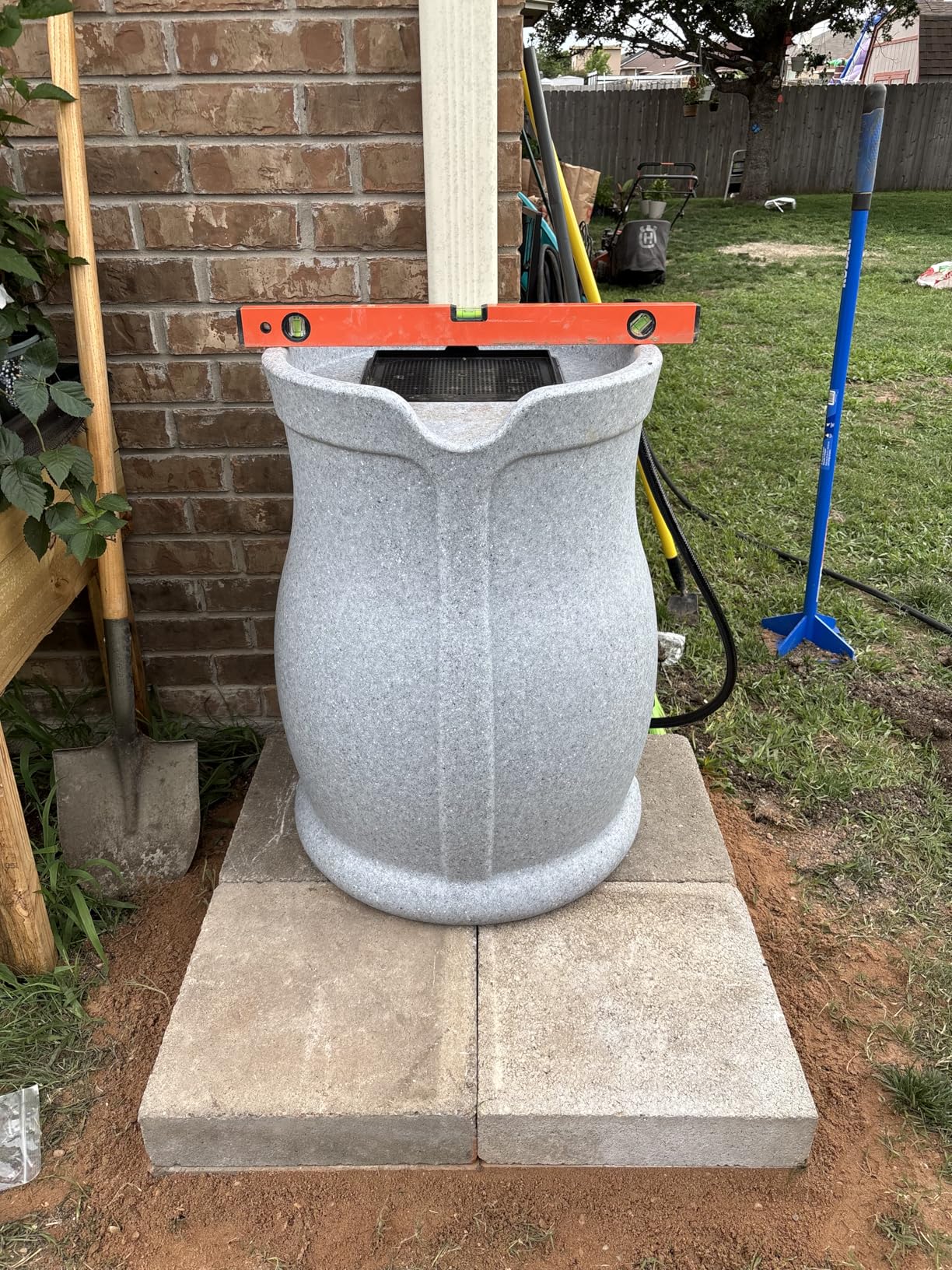 FCMP Outdoor Catalina 45-Gallon Rain Barrel - BPA-Free Flat-Back Design with 3.5 Foot Garden Hose, Shut-Off Thumb Valve, and Fixed Lid, Light Granite customer photo 1