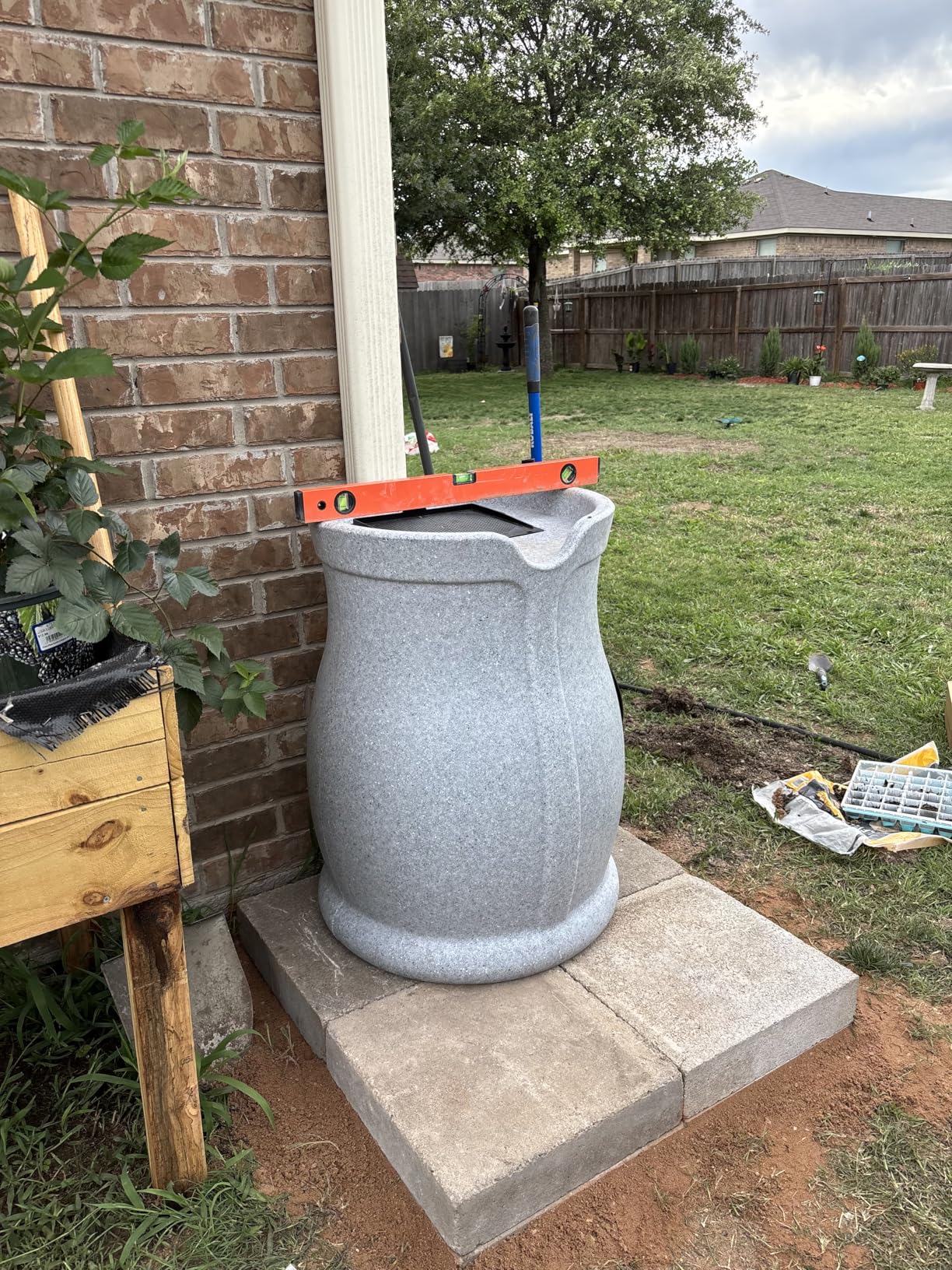 FCMP Outdoor Catalina 45-Gallon Rain Barrel - BPA-Free Flat-Back Design with 3.5 Foot Garden Hose, Shut-Off Thumb Valve, and Fixed Lid, Light Granite customer photo 2