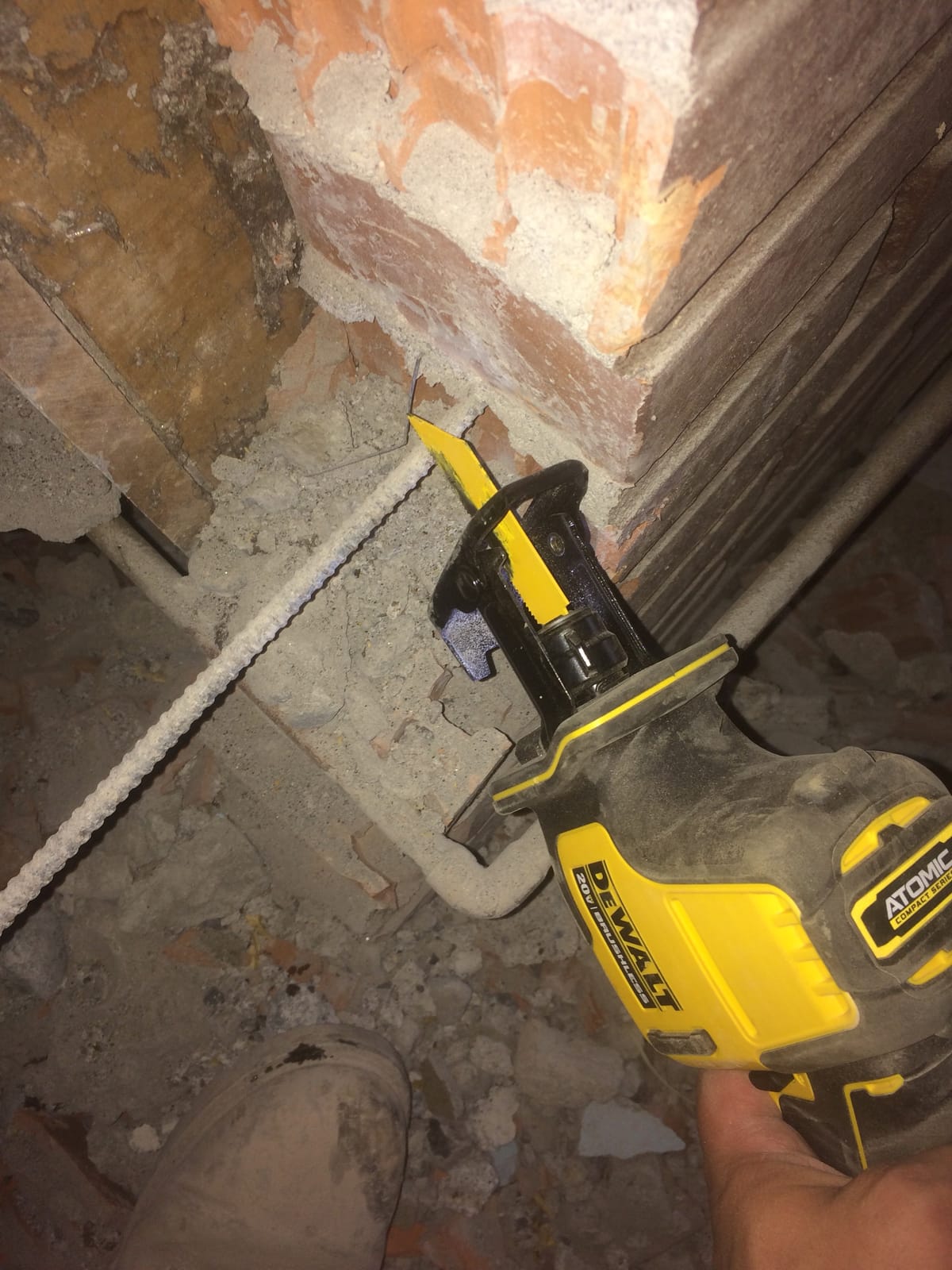 DEWALT ATOMIC 20V MAX* Reciprocating Saw, One-Handed, Cordless, Tool Only (DCS369B) customer photo 2