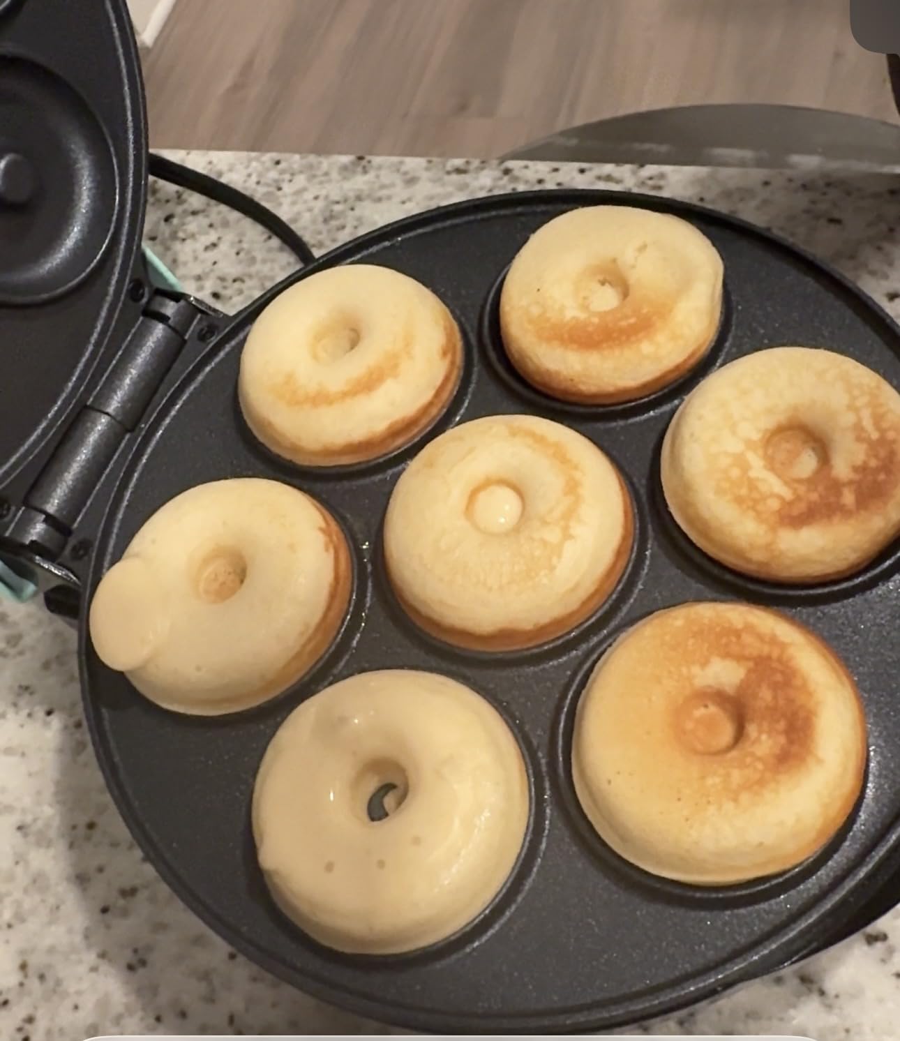 Dash Mini Donut Maker Machine for Kid-Friendly Breakfast, Snacks, Desserts & More with Non-stick Surface, Makes 7 Doughnuts, Donut Print | Electric Doughnut Machine for Kids & Families, Nonstick, No Deep Frying, Homemade Breakfast, Snacks, Party Treats & Gifts customer photo 1