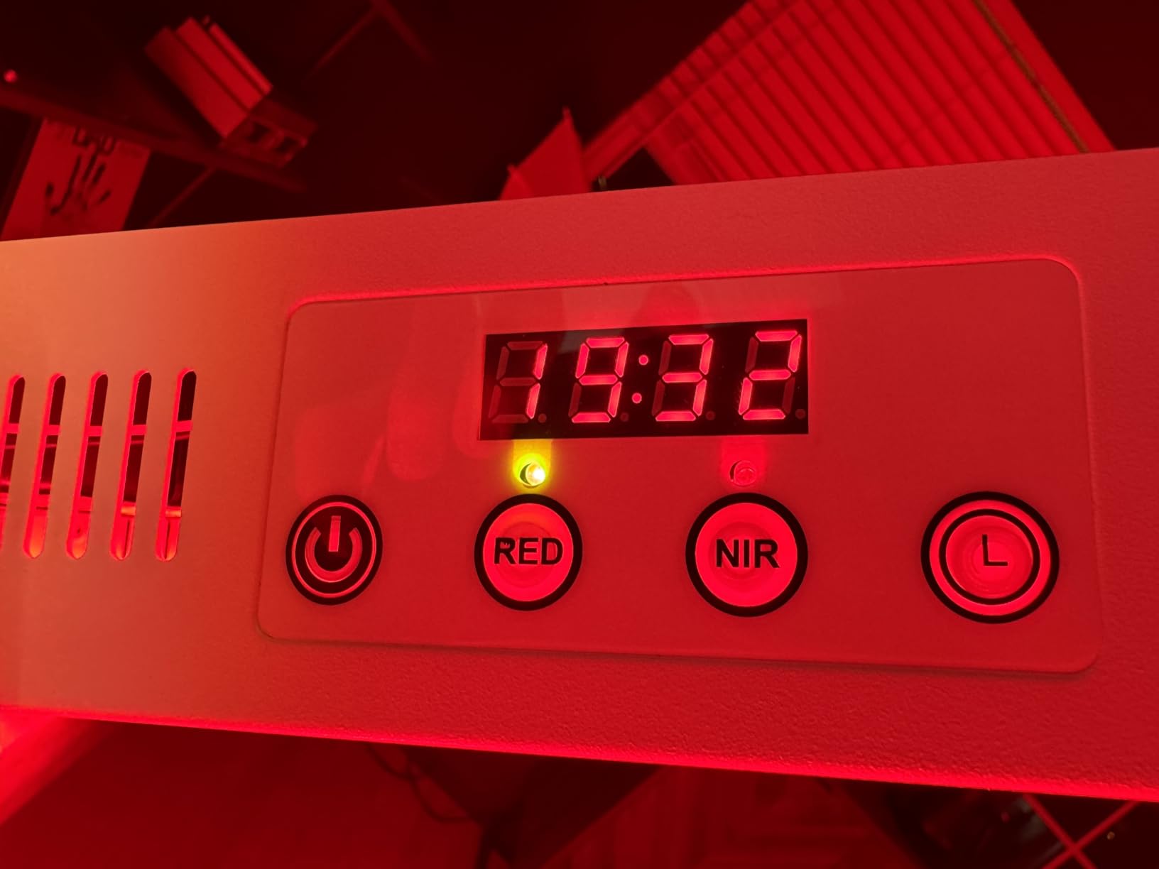BestQool Red Light Therapy Panel, 4 Wavelengths Infrared for Body, 160W | 630-940nm Red and Infrared Light Therapy, 100 LEDs Elite Grade Dual Chip, High Power LED Light Lamp, Modular Design customer photo 1