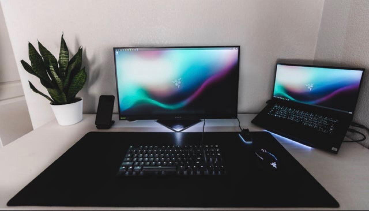 Razer Blade 15 Base Gaming Laptop 2020: Intel Core i7-10750H 6 Core, NVIDIA GeForce RTX 2070 Max-Q, 15.6