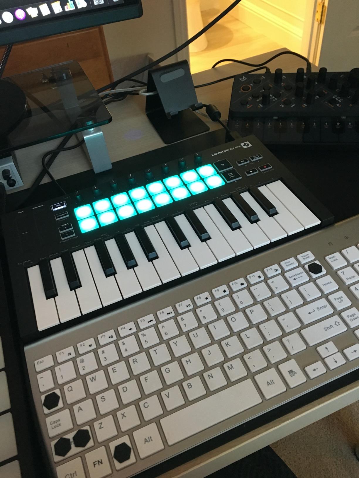 Novation Launchkey 25 [MK3] MIDI Keyboard Controller for Ableton Live customer photo 2