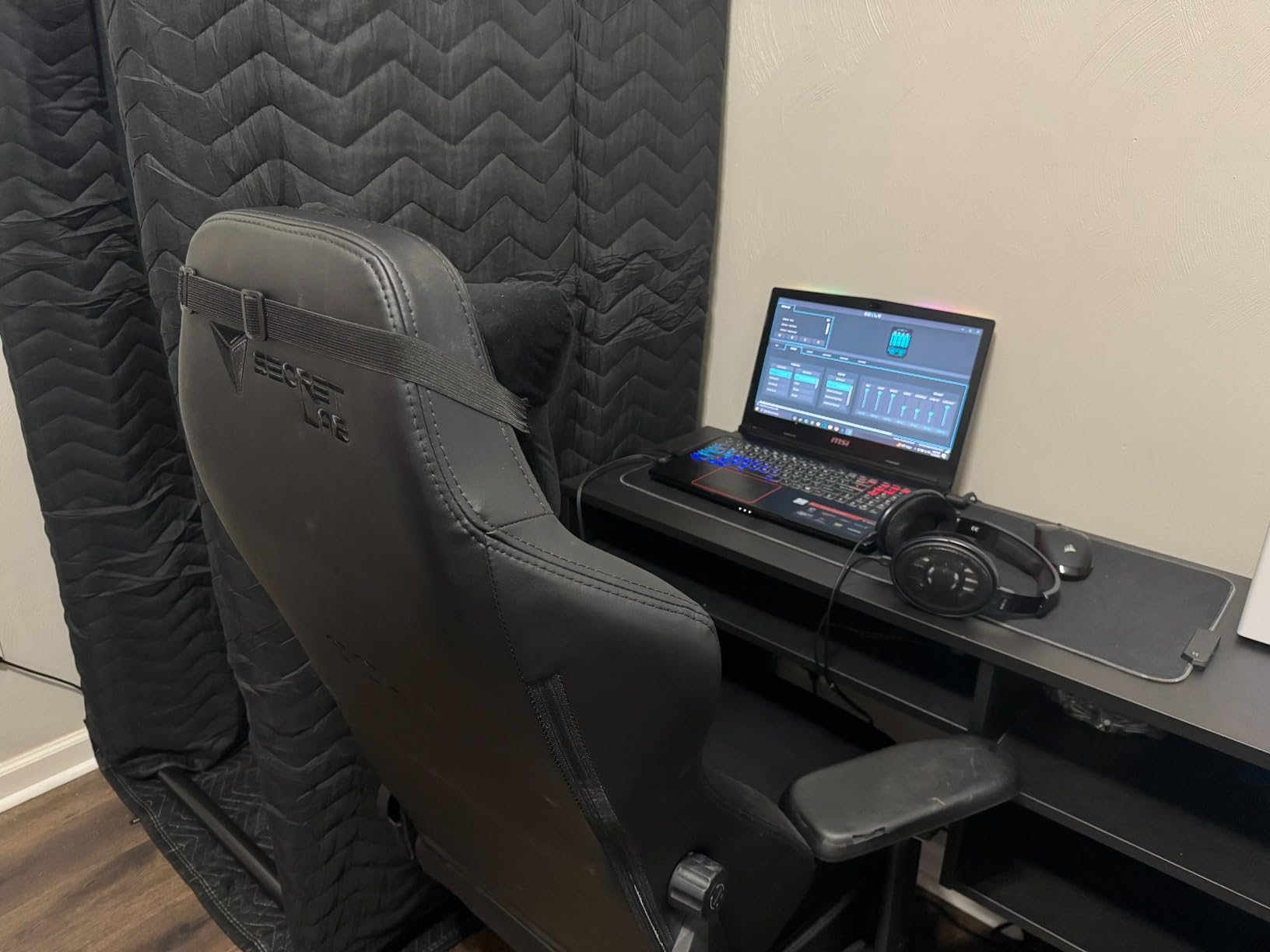 Ultimate Portable Vocal Booth for Home Recording, Reduces Echo & Reverb | Heaviest-duty sound-absorbing blankets, LED light, mic adapter, phone holder & carry bag included; fits singers up to 6ft 8in customer photo 1