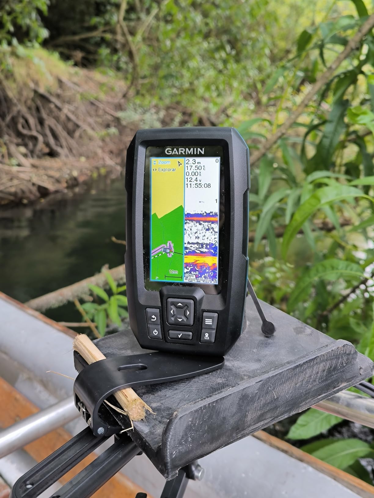 Garmin Striker Vivid 4cv Fishfinder with Transducer - 4-inch LCD Display - Easy-to-use Scanning Sonar - Color Palettes customer photo 2
