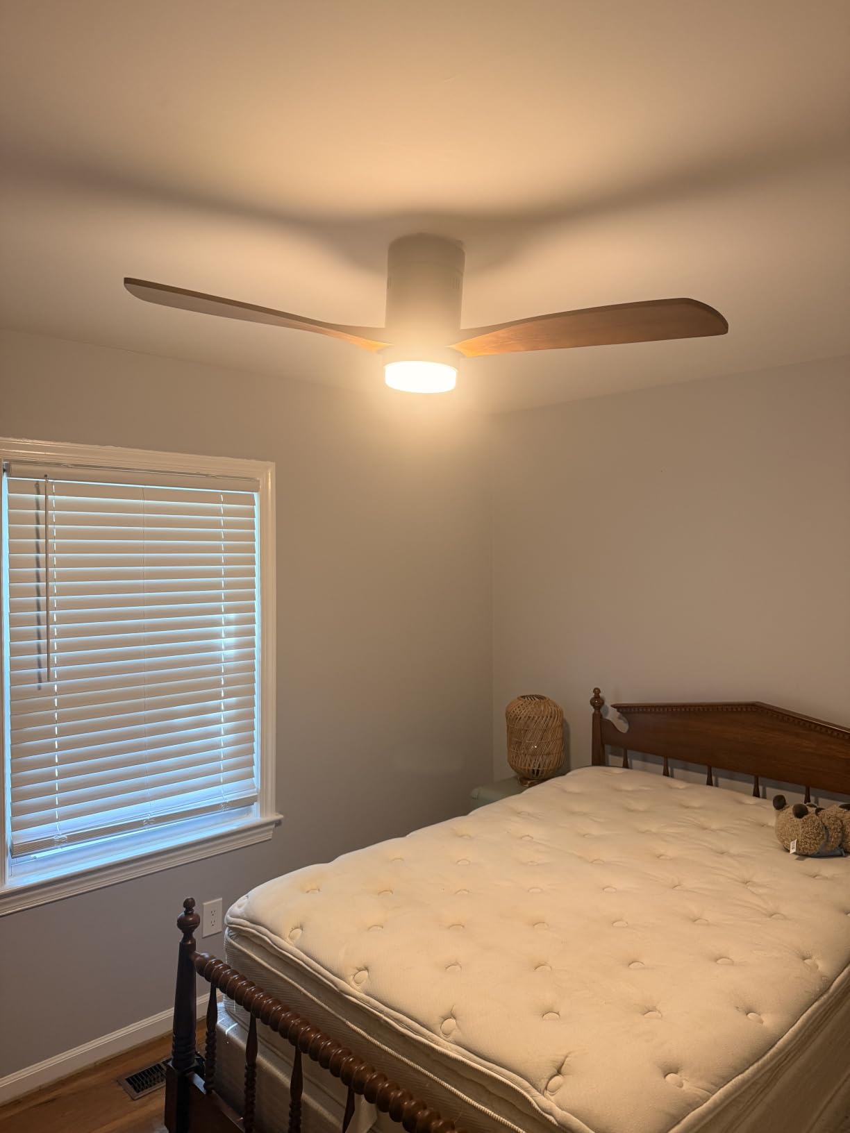 Sofucor 52 Inch Ceiling Fans with Lights and Remote, Low Profile | Flush Mount, Quiet Reversible DC Motor, 3CCT Dimmable, 6 Speeds, Indoor/Outdoor/Bedroom/Living Room/Farmhouse/Patio, Brown customer photo 2