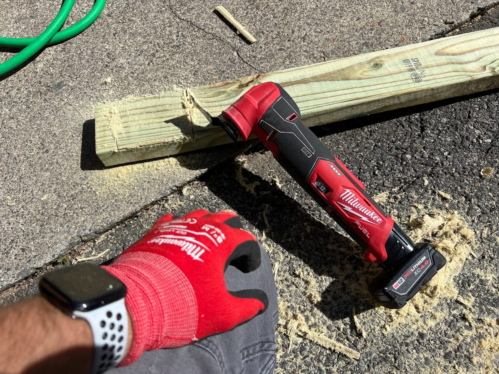 Milwaukee 2526-20 M12 Brushless 12-Volt Lithium-Ion Cordless Oscillating Multi-Tool (Tool-Only) customer photo 1