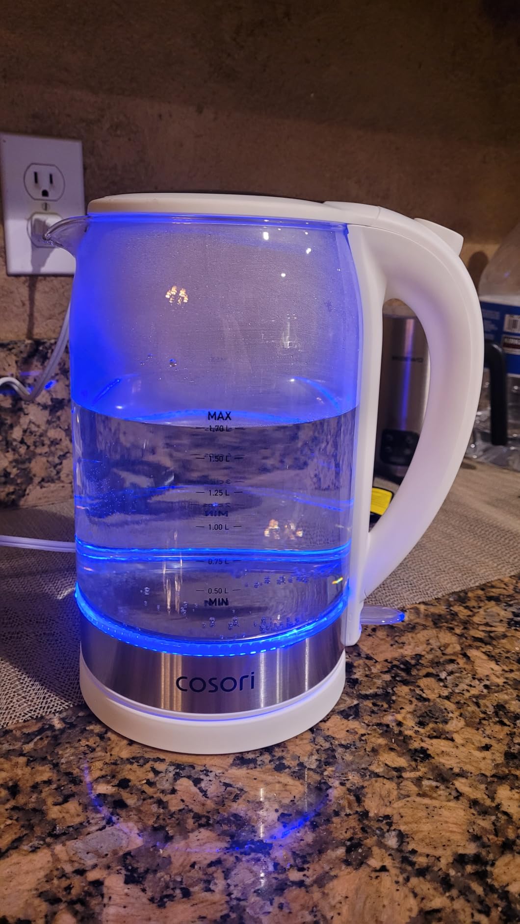 Cosori Electric Kettle, No Plastic Contact with Water, 1.7L, Black | Wide Opening, Easy to Clean, Auto Shut-Off, Boil-Dry Protection, Tea Kettle, Hot Water Boiler, Borosilicate Glass, 1500W customer photo 2