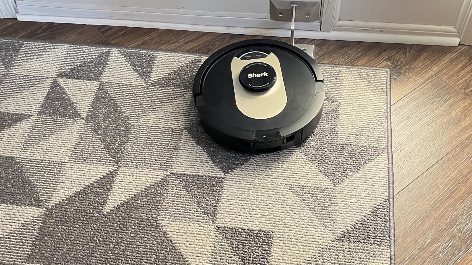 Shark AV2501AE AI Robot Vacuum with XL HEPA Self-Empty Base, Bagless, 60-Day Capacity, LIDAR Navigation, Perfect for Pet Hair, Wi-Fi Connected customer photo 1