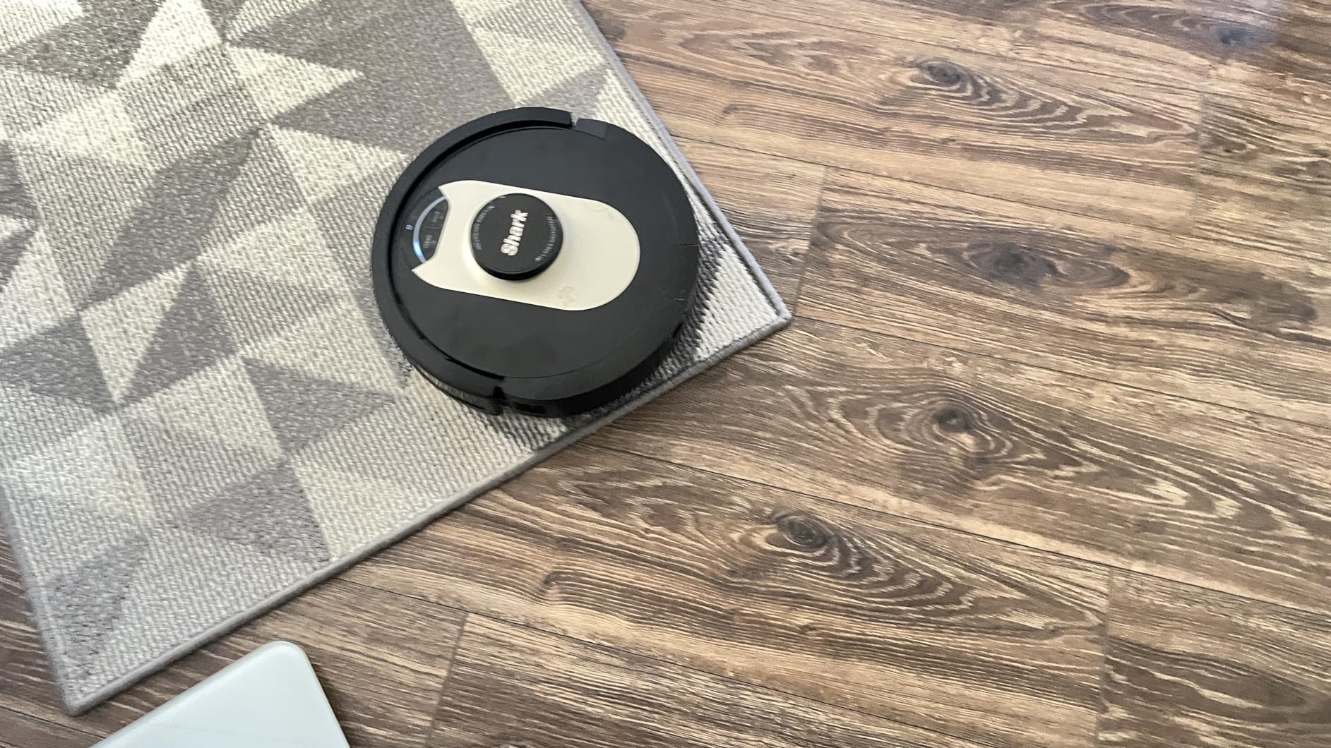 Shark AV2501AE AI Robot Vacuum with XL HEPA Self-Empty Base, Bagless, 60-Day Capacity, LIDAR Navigation, Perfect for Pet Hair, Wi-Fi Connected customer photo 2