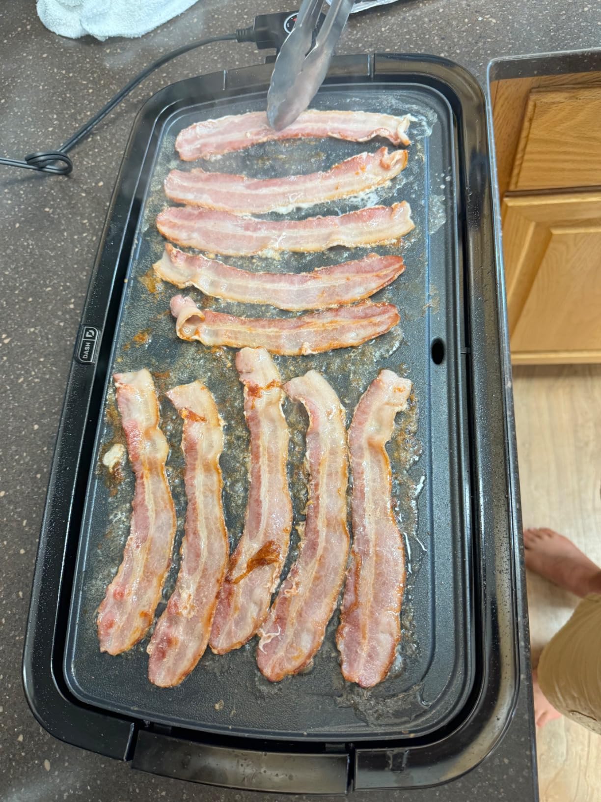 Dash Deluxe Everyday Electric Griddle, Removable Nonstick Plate, Black | Flat Top Grill with Drip Tray, Temperature Control, Large 20-Inch Cooking Surface for Pancakes, Eggs, Burgers, & Bacon customer photo 2