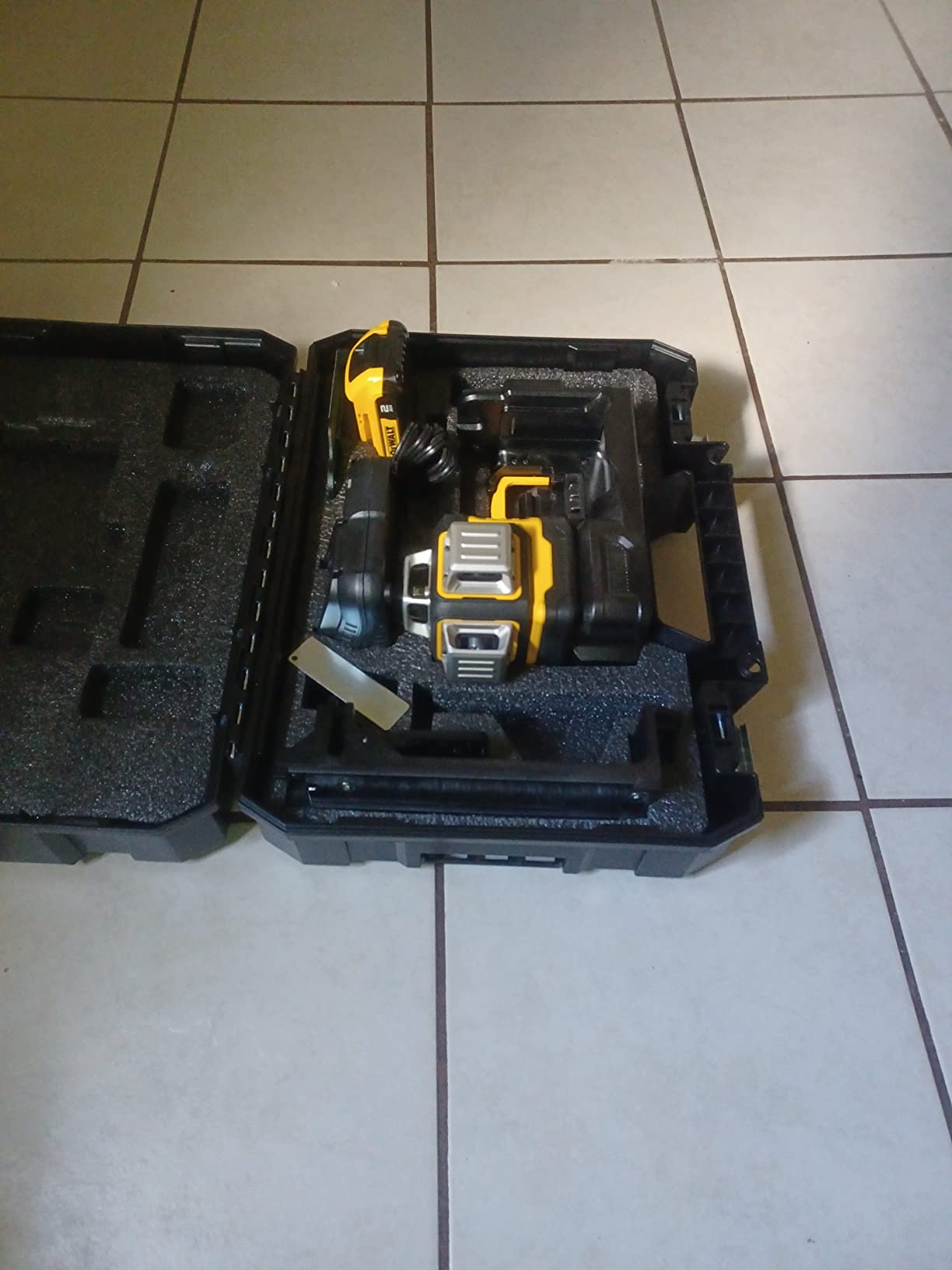 DEWALT 20V/12V MAX Laser Level Kit, 3 x 360, Green (DCLE34030G), Color Yellow customer photo 2