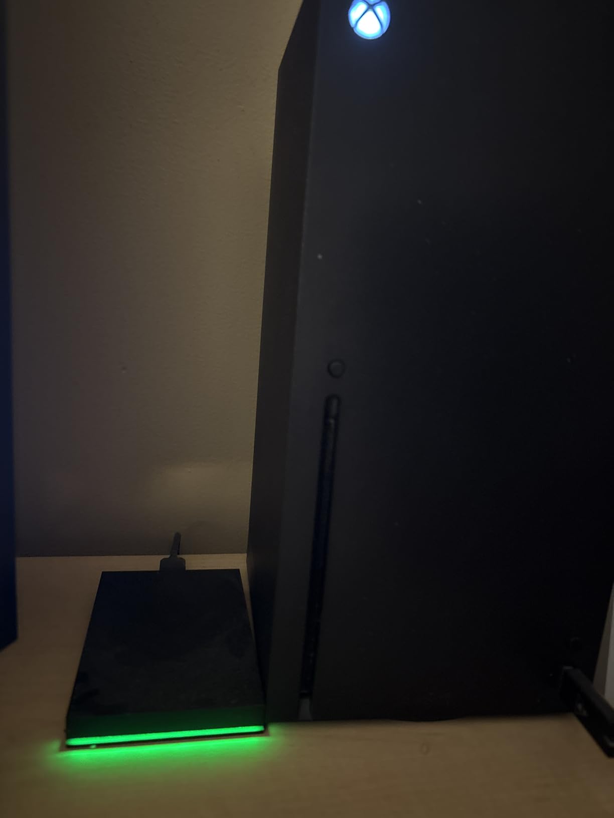 Seagate Game Drive for Xbox 4 TB External Hard Drive Portable HDD - USB 3.2 Gen 1, Black with built-in green LED bar, Xbox Certified, 3 year Rescue Services (STKX4000402) customer photo 2