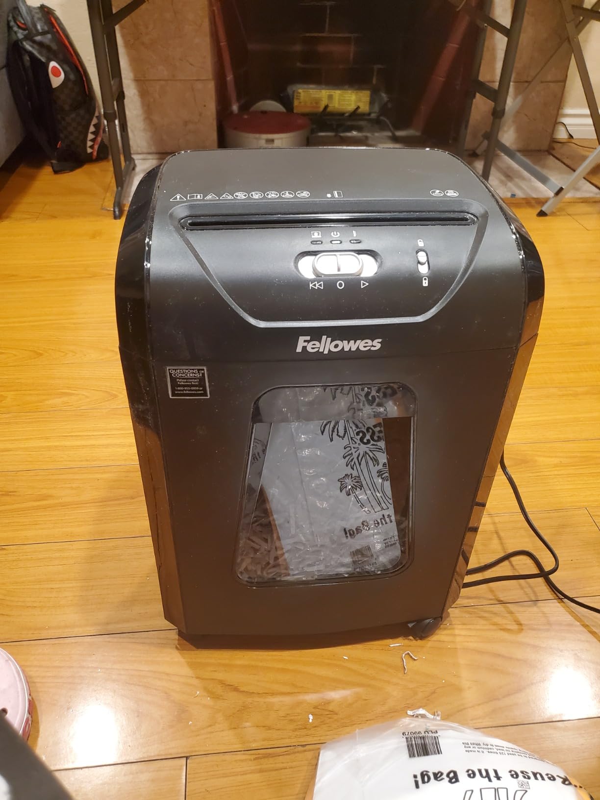 Fellowes 14C10 14-Sheet Cross-Cut Home Office Paper Shredder customer photo 1
