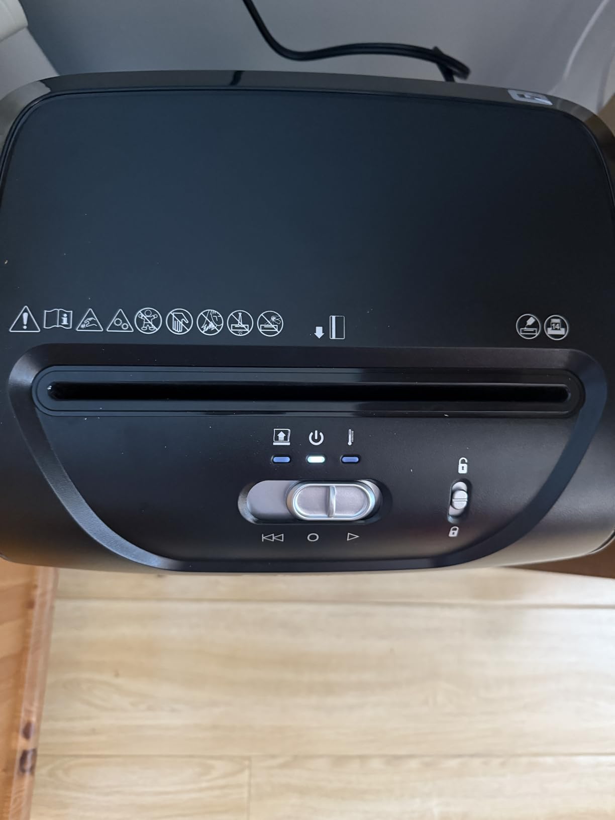 Fellowes 14C10 14-Sheet Cross-Cut Home Office Paper Shredder customer photo 2