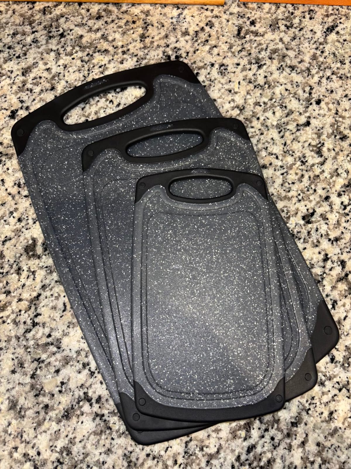 Viretang Plastic Cutting Boards Set of 3, BPA Free, Dishwasher Safe | Thick Chopping Boards for Kitchen with Deep Juice Grooves, Non-Slip Feet, Easy Grip Handle, Grinding Area, Black customer photo 2