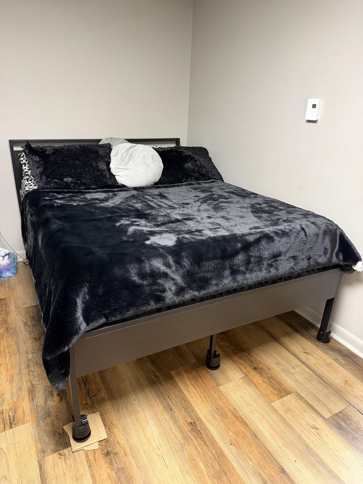 Allewie King Size Bed Frame with Wooden Headboard and Footboard, Mahogany, Heavy Duty 12 Metal Slats, Modern Platform, No Box Spring Needed customer photo 2