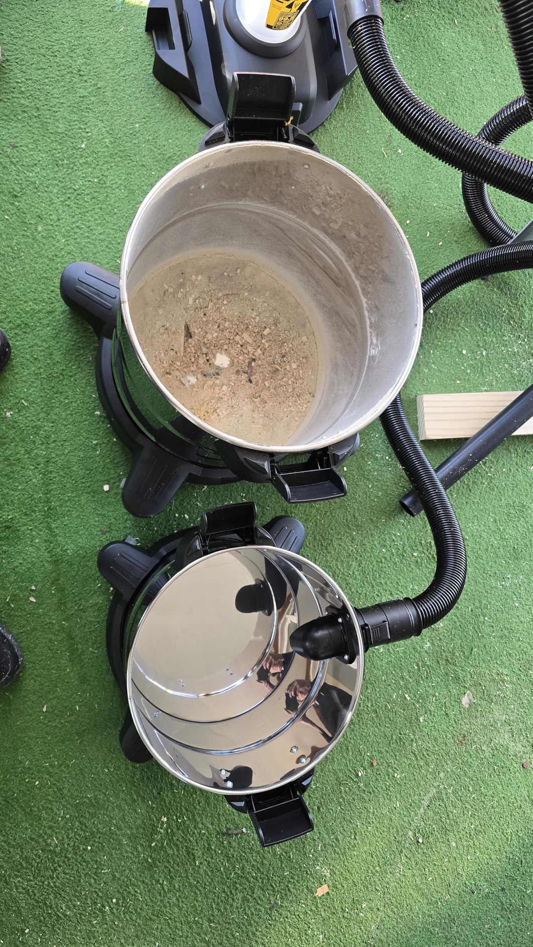 DEWALT Dust Separator with 10 Gallon Stainless Steel Tank, 99.5% Efficiency Cyclone Dust Collector, High-Performance Cycle Powder Collector Filter, DXVCS003, White customer photo 1