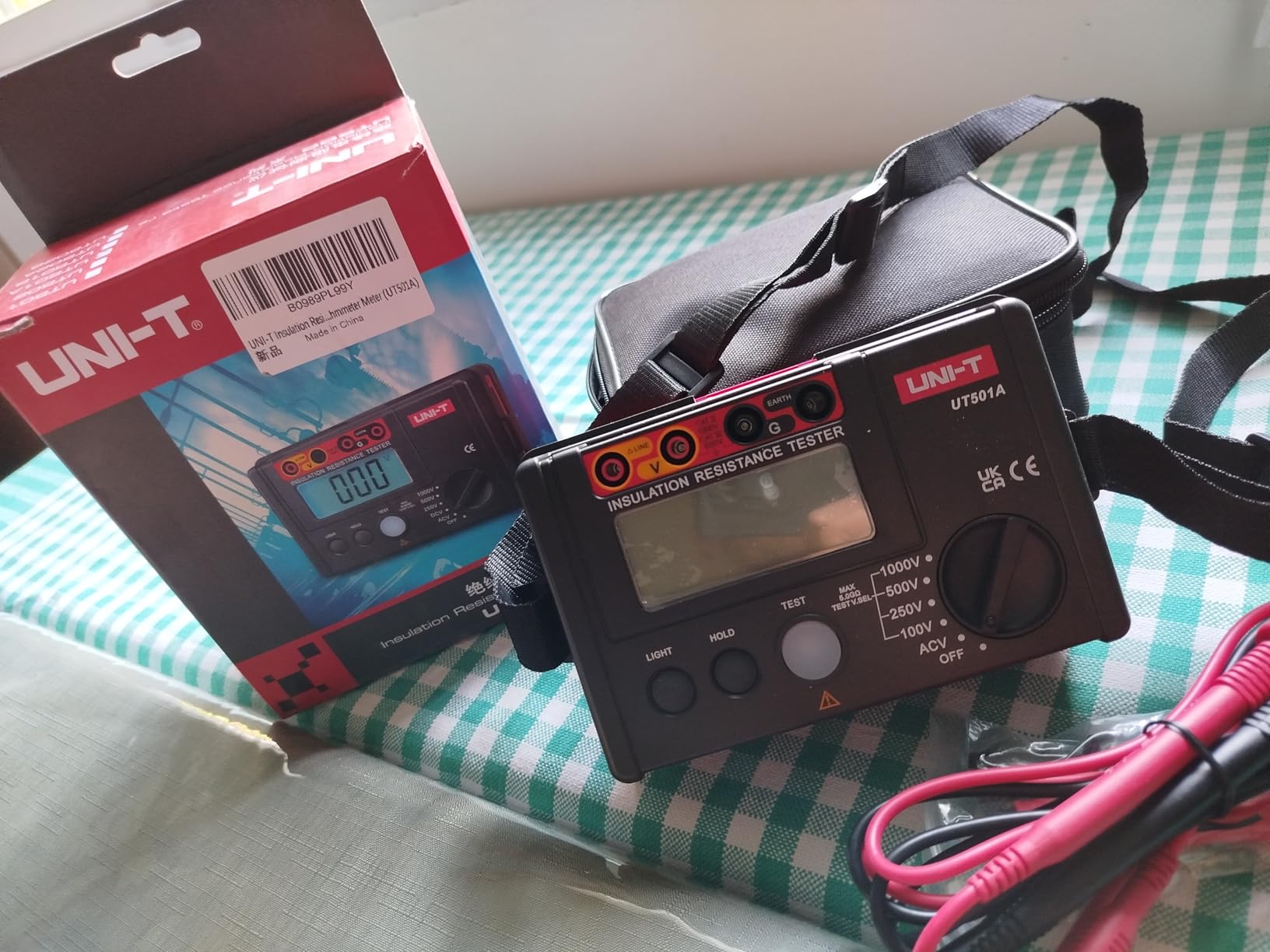 UNI-T 1000V Megohmmeter Insulation Megger Tester, Ground Resistance Tester Meter 0 Megohm to 5.5GΩ with AC 100V/250V/500V Testing Voltage & LCD Display Backlight(UT501A) customer photo 1