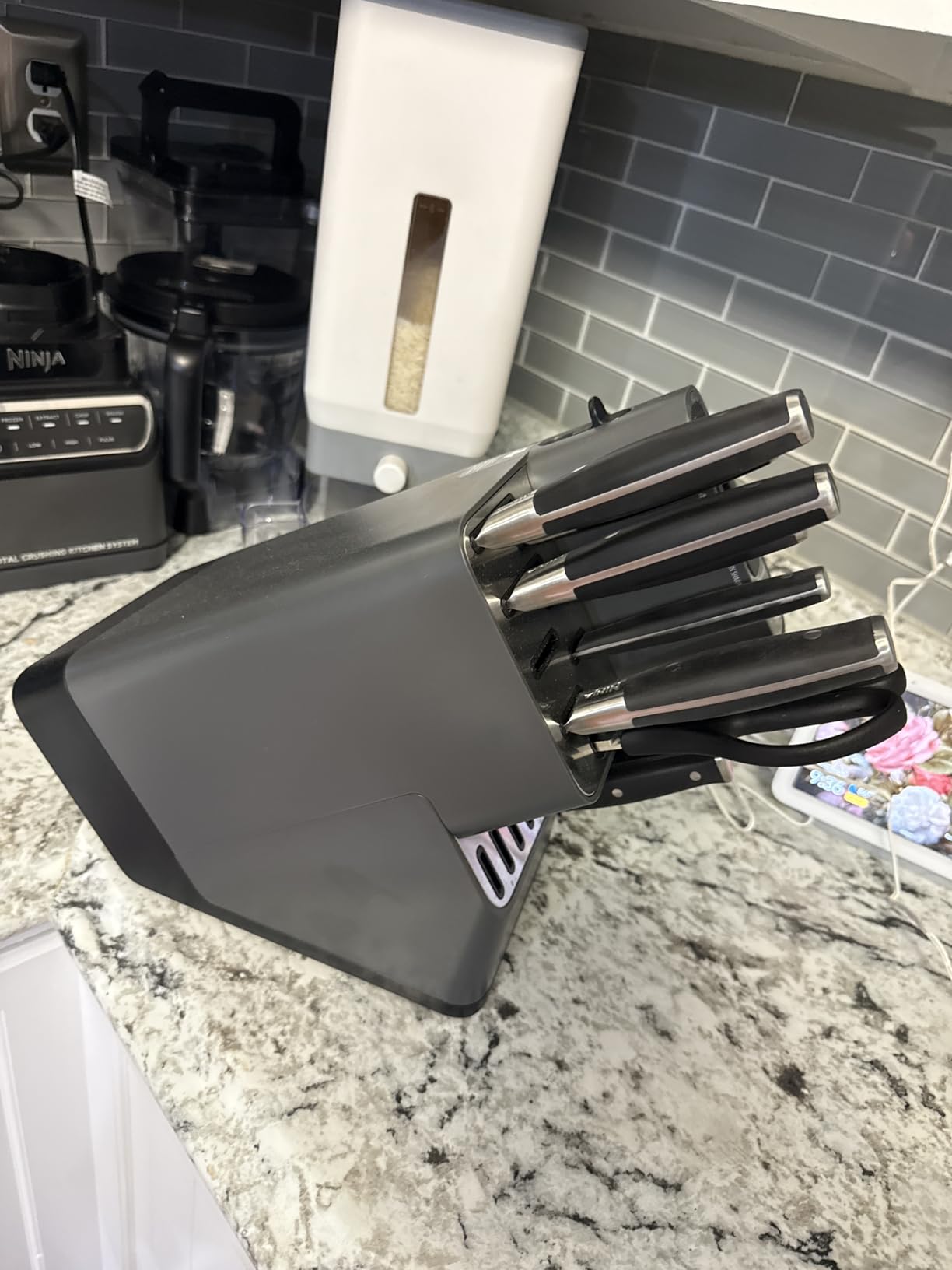 Ninja NeverDull Knife Block Set | 17 Piece Kitchen Knife System with Built-in Sharpener | Rust Resistant, German Stainless-Steel Knives | Black | K32017 customer photo 2