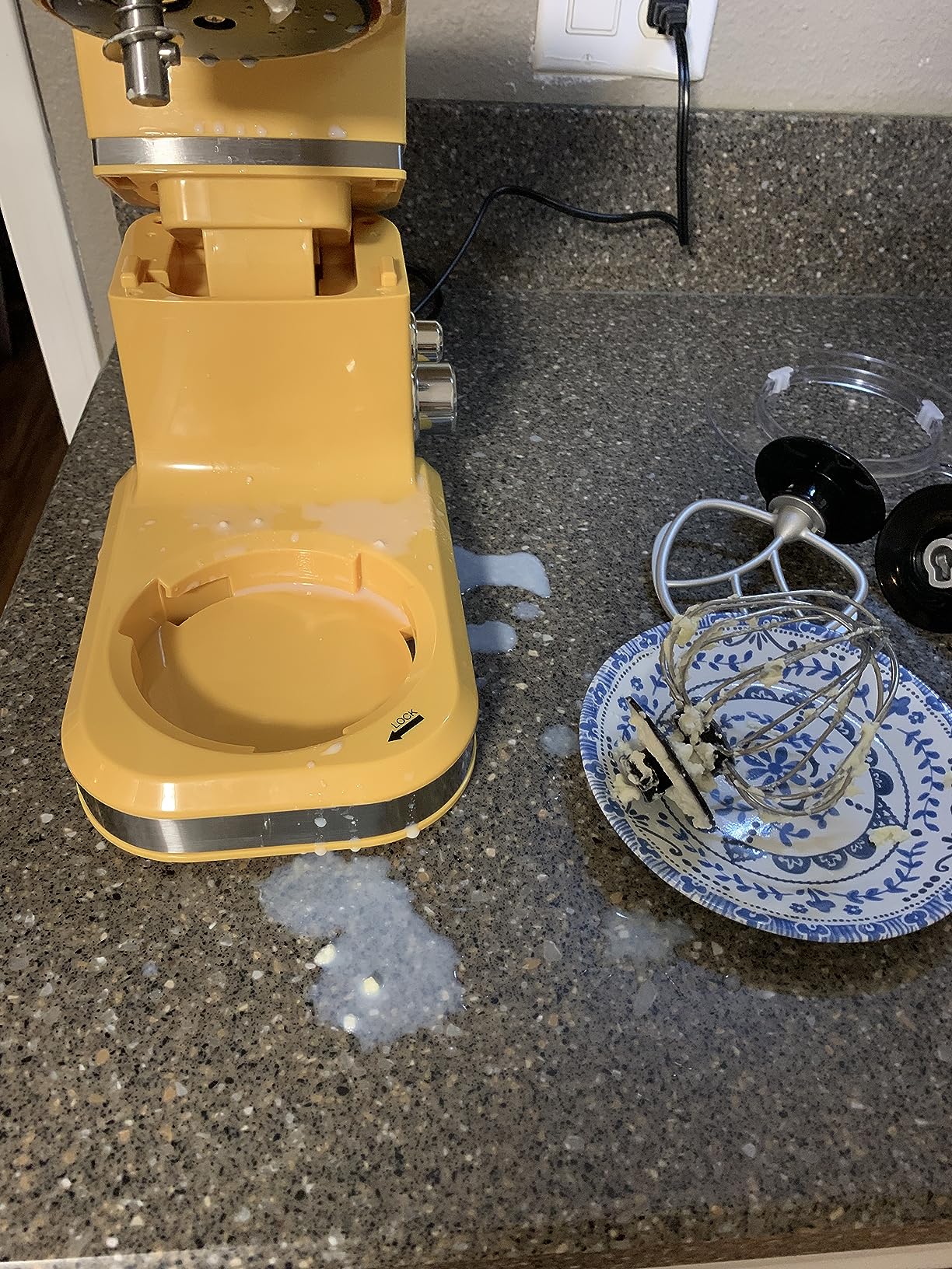 Kitchen in the box Stand Mixer,3.2Qt Small Electric Food Mixer,6 Speeds Portable Lightweight Kitchen Mixer for Daily Use with Egg Whisk,Dough Hook,Flat Beater (Black) customer photo 1