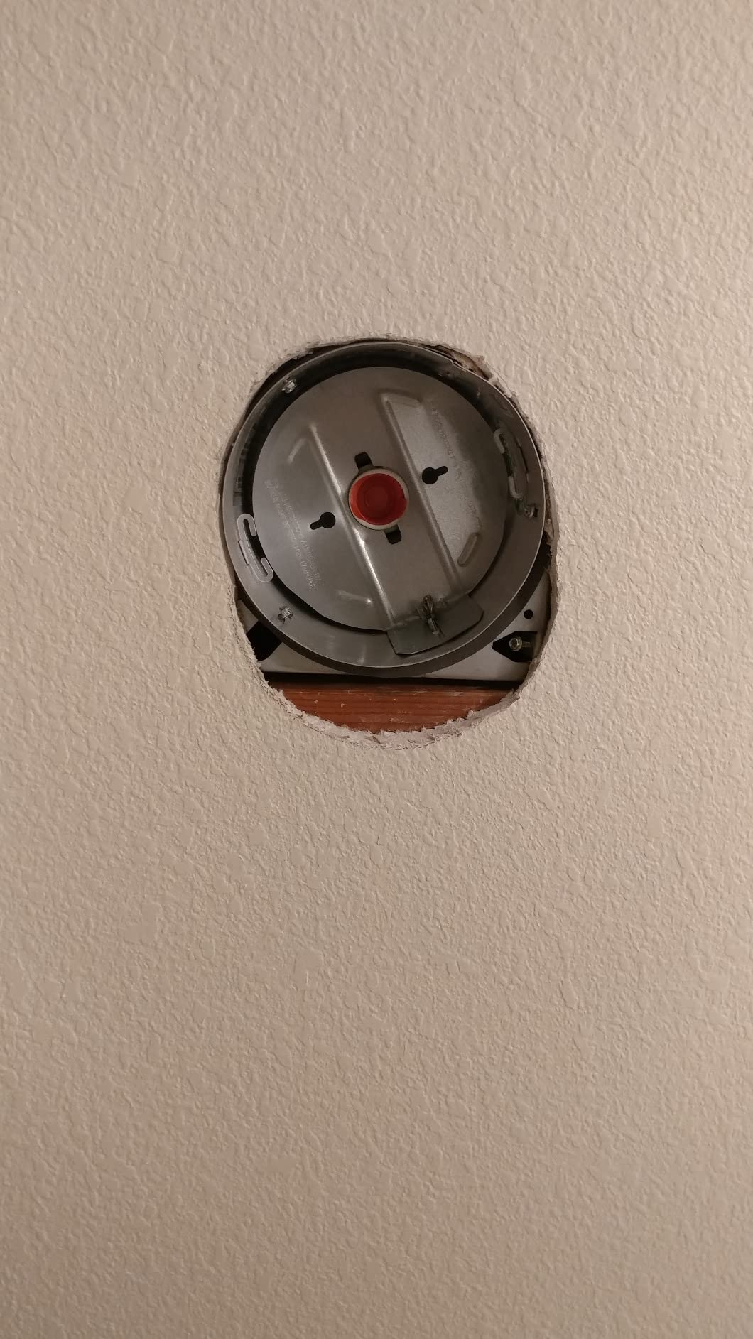 Zircon MultiScanner A250c Stud Finder for Wood & Metal, Enhanced Display | Enhanced scanning helps locate studs, metal and live AC wiring before drilling, hanging and mounting, up to 1.5 in. deep customer photo 1
