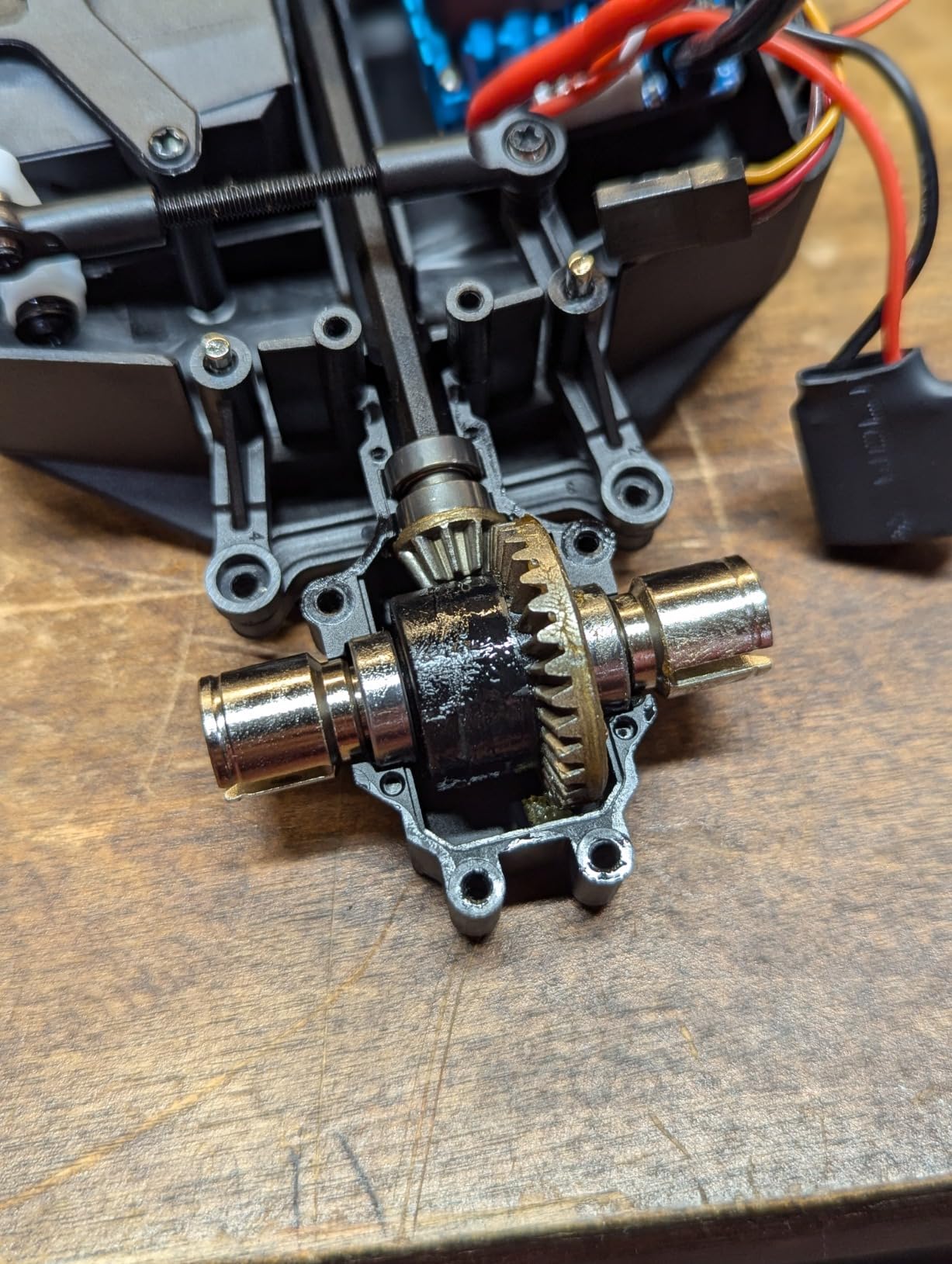 HAIBOXING 2995 RC Truck, 1:12 Scale RC Buggy, 40km/h Off-Road Desert Truck | Full-Aluminum Oil-Filled Shocks, Center Differential, 550 Motor Upgrade Version, Water-Resistant Electronics, Dual Batteries customer photo 2