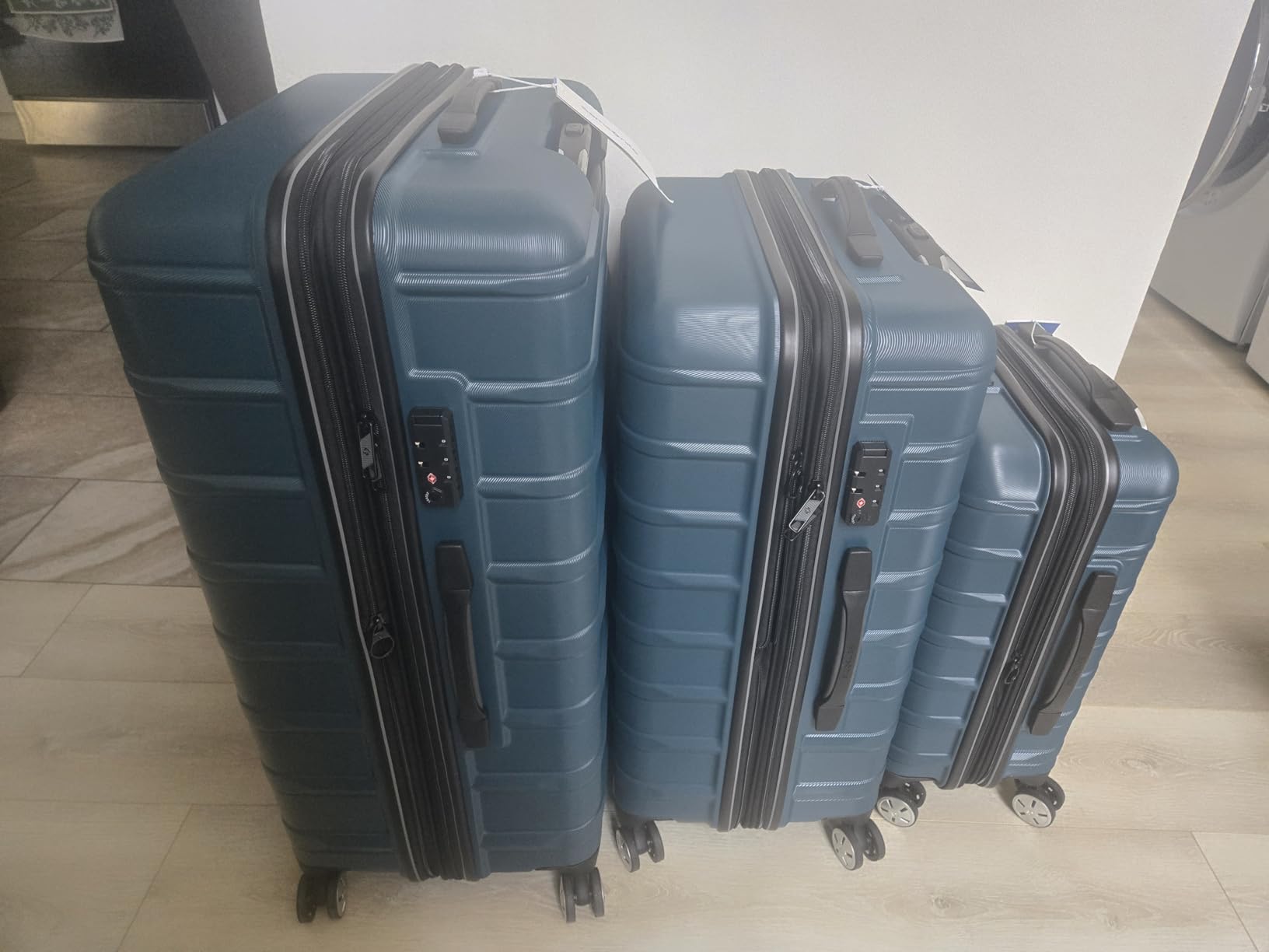 Samsonite Omni 2 Hardside 3 Piece Set - Includes Global Carry-On, Medium, & Large Checked Suitcases - 360° Dual Spinner Wheels - Integrated TSA Lock & Expansion - Amazon Exclusive - Lagoon Blue customer photo 2