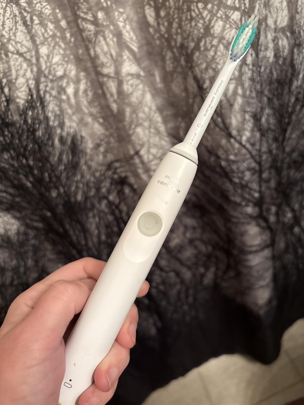 PHILIPS Sonicare 1100 Rechargeable Electric Toothbrush, 1 Brush Head, White | More Plaque Removal, 2-Minute Guided Timer, 14-Day Battery, HX3641/02 customer photo 1