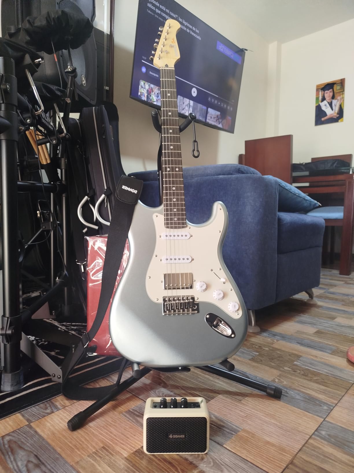 Donner DST-152R Electric Guitar Kit for Adults from Beginners to Advanced | HSS Pickup Coil Split, Full-size Solid Body with Amp-Headphone Jack, Complete Starter Accessories, Metallic Ice Blue customer photo 1