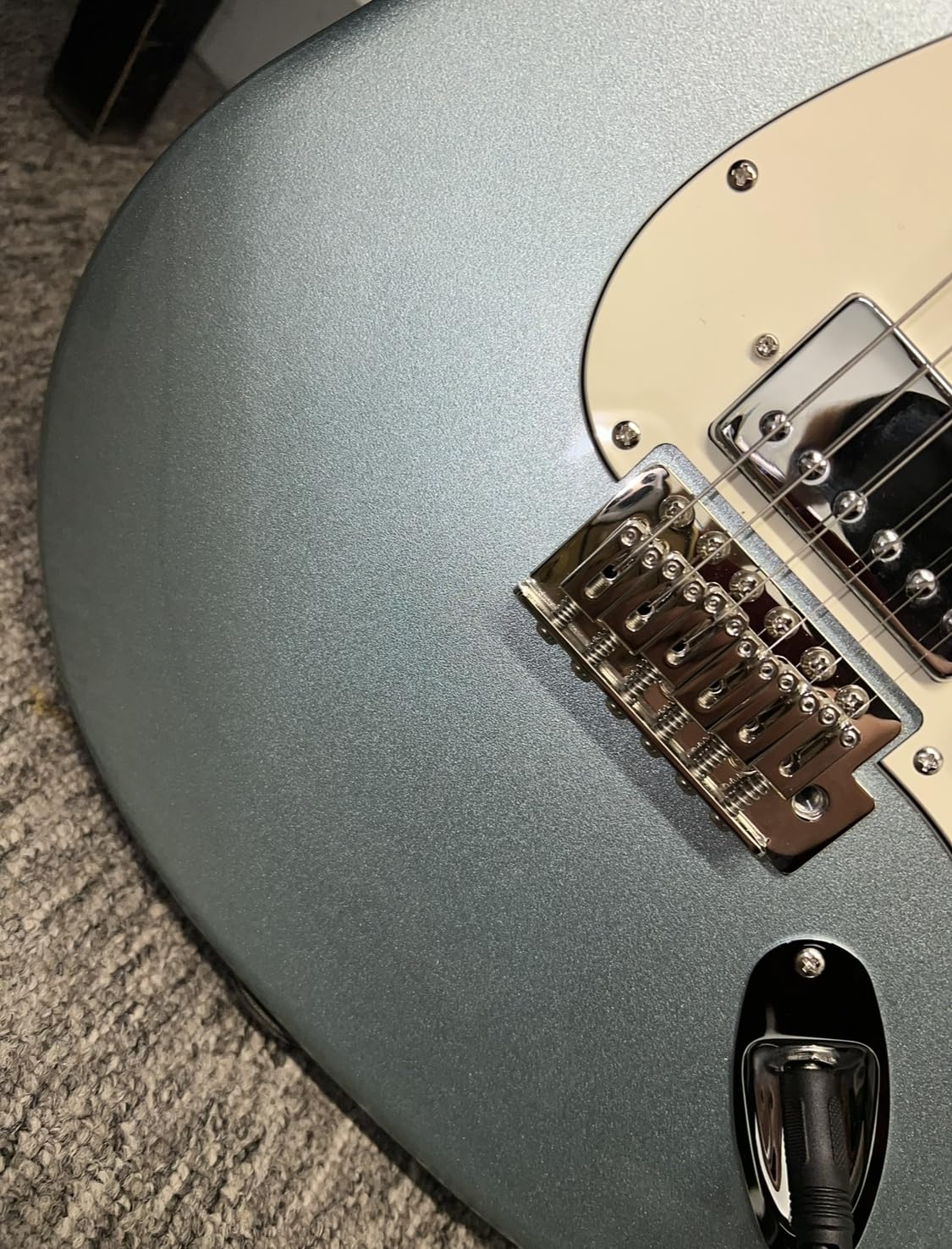 Donner DST-152R Electric Guitar Kit for Adults from Beginners to Advanced | HSS Pickup Coil Split, Full-size Solid Body with Amp-Headphone Jack, Complete Starter Accessories, Metallic Ice Blue customer photo 2