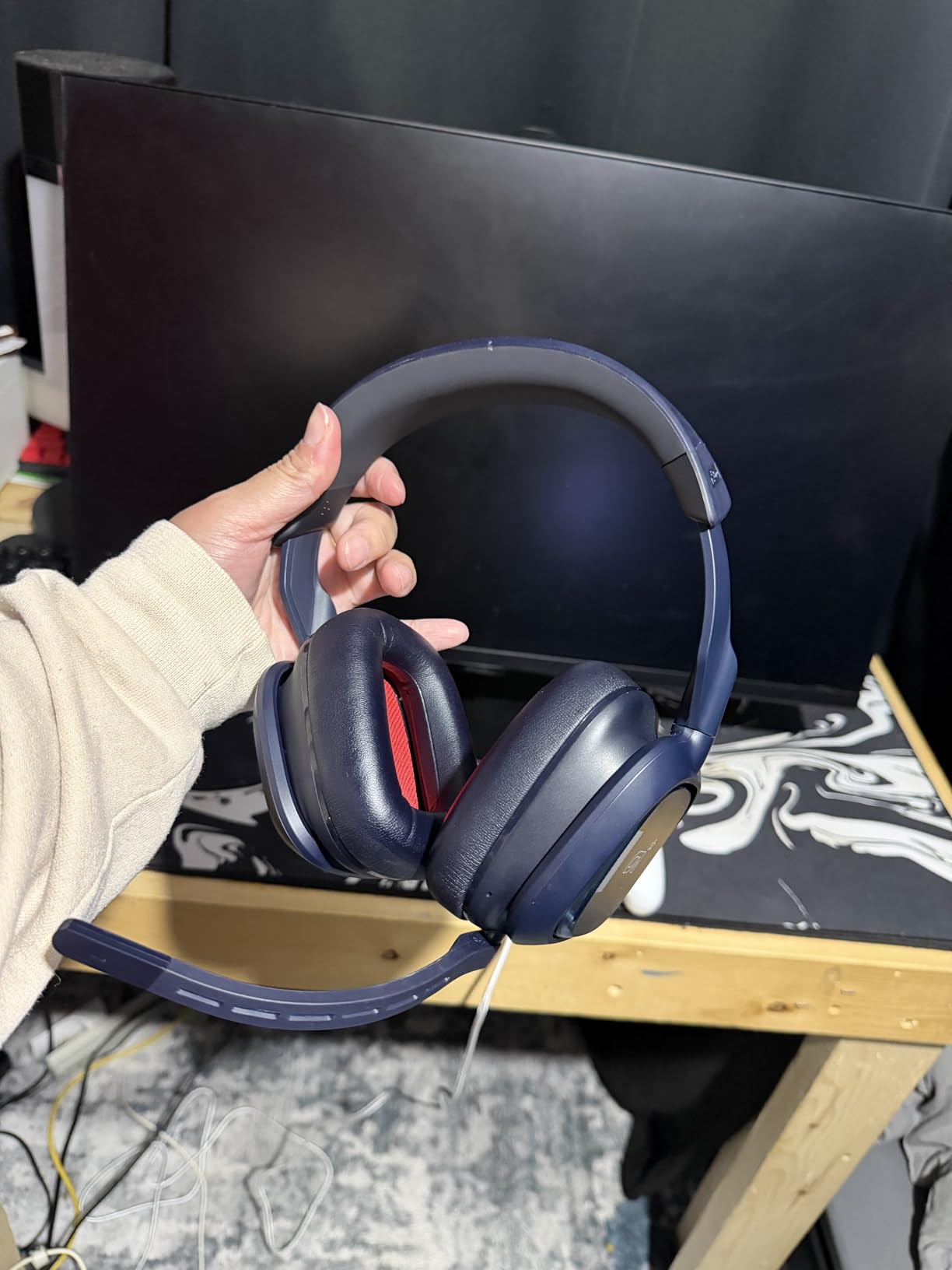 Logitech G Astro A30 Lightspeed Wireless Gaming Headset, Xbox - White | Bluetooth Enabled, Dolby Atmos, Detachable Boom, 27h Battery, USBC Charging, for Xbox, PS5, PS4, Nintendo Switch, PC, Android customer photo 2