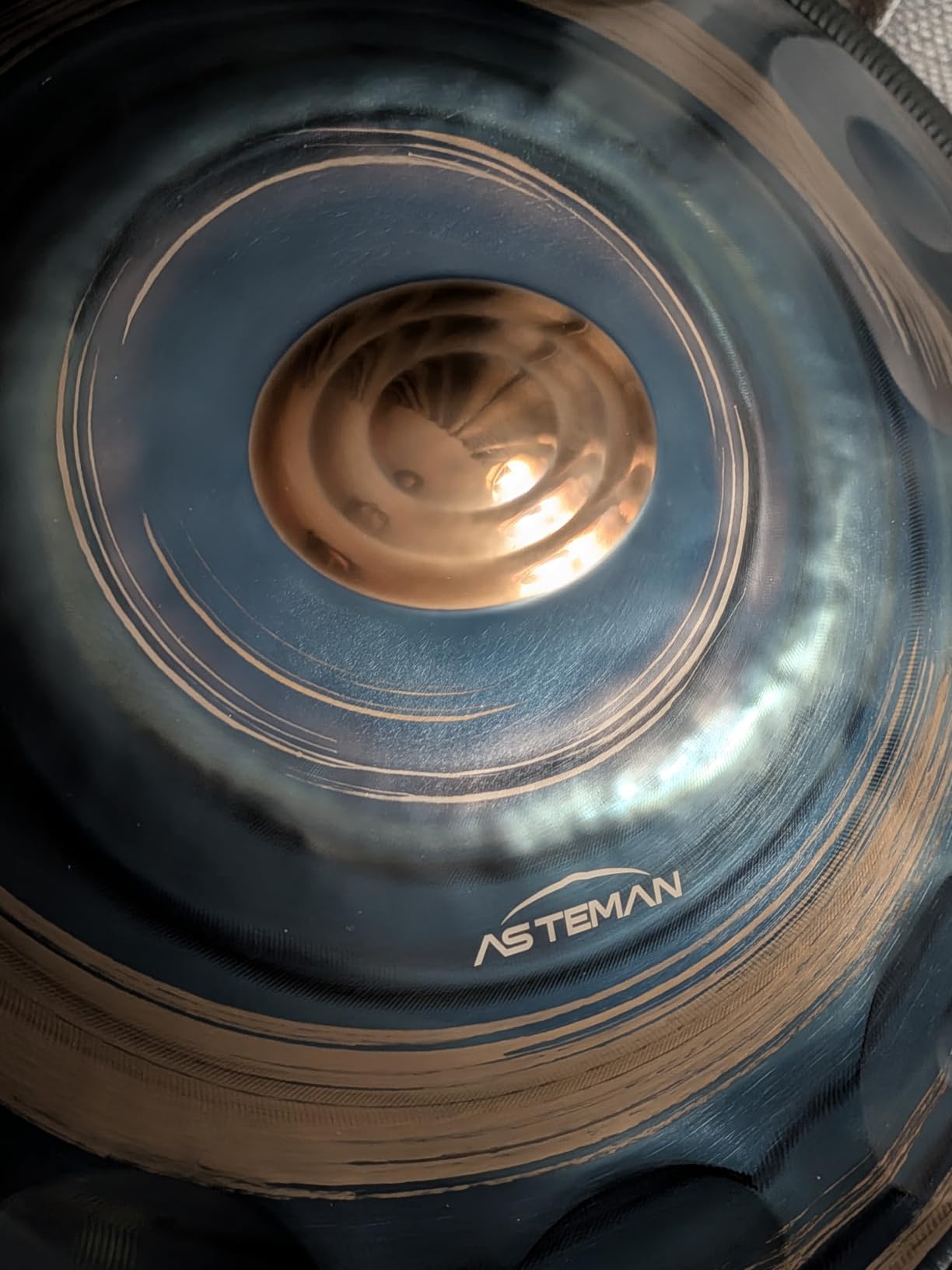 ASTEMAN Handpan in D Minor, 432hz, 22 inches with 10 notes, comes with a backpack, courses, finger sleeves, stand, cleaning cloth, and two mallets customer photo 1
