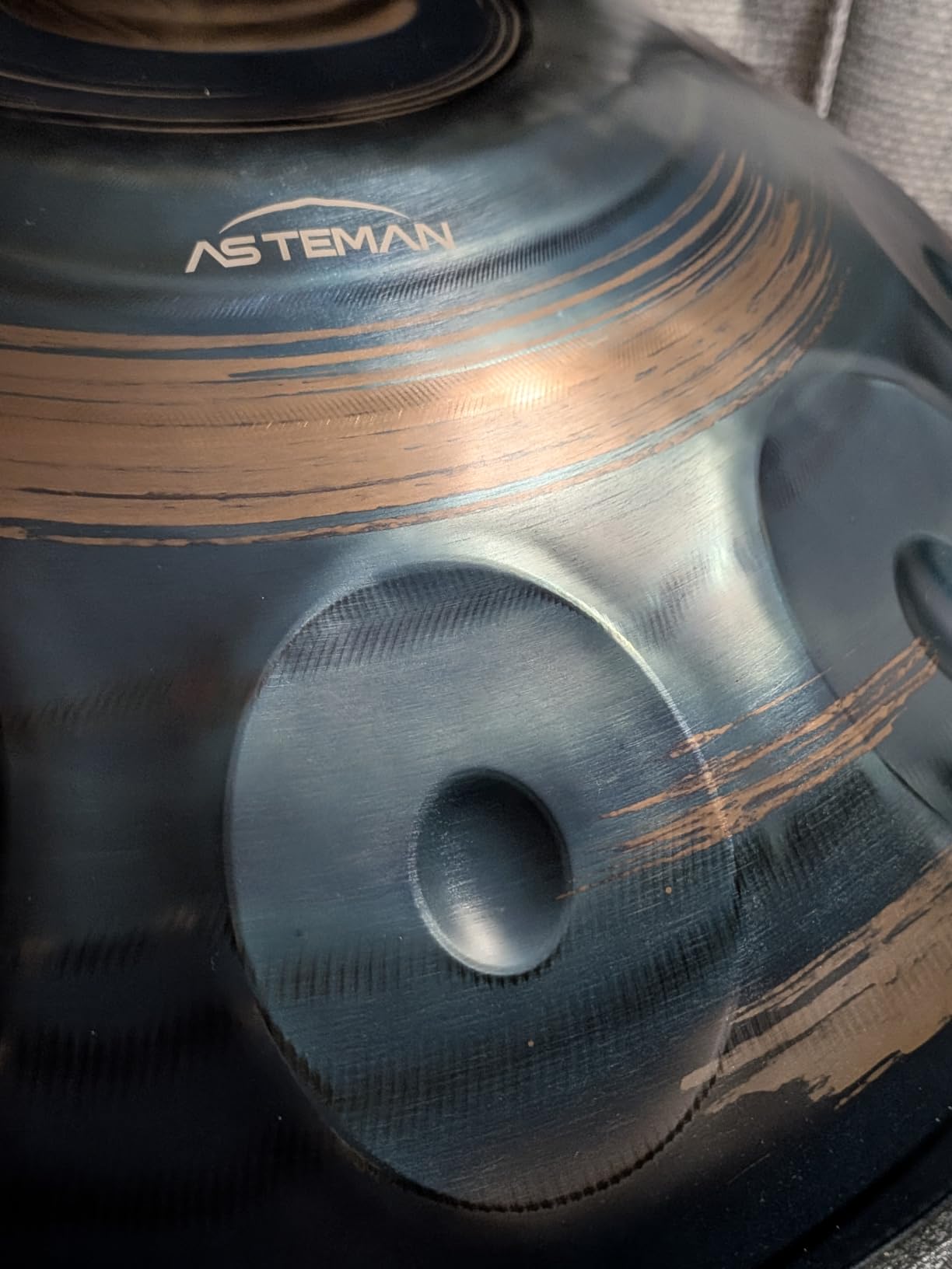 ASTEMAN Handpan in D Minor, 432hz, 22 inches with 10 notes, comes with a backpack, courses, finger sleeves, stand, cleaning cloth, and two mallets customer photo 2