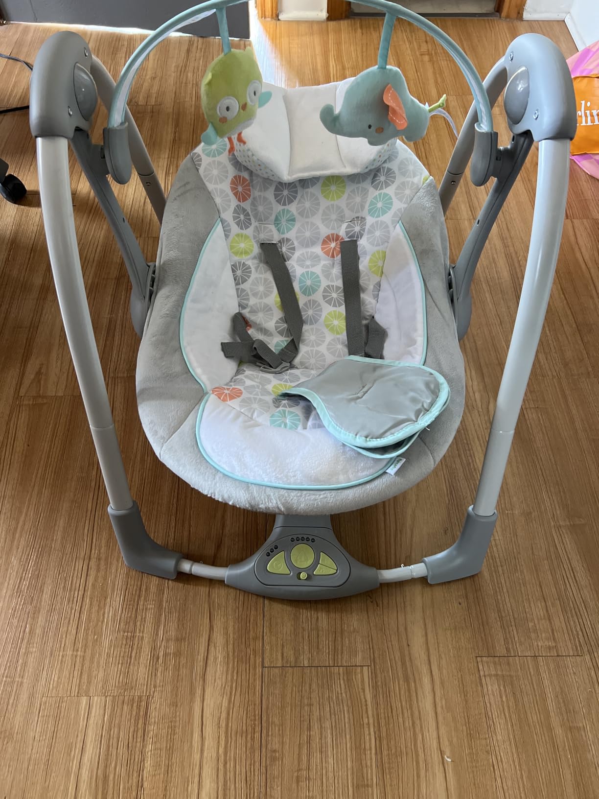 Ingenuity ConvertMe 2-in-1 Compact Portable Automatic Baby Swing & Infant Seat, Battery-Saving Vibrations, Nature Sounds, 0-9 Months 6-20 lbs (Swell) customer photo 2