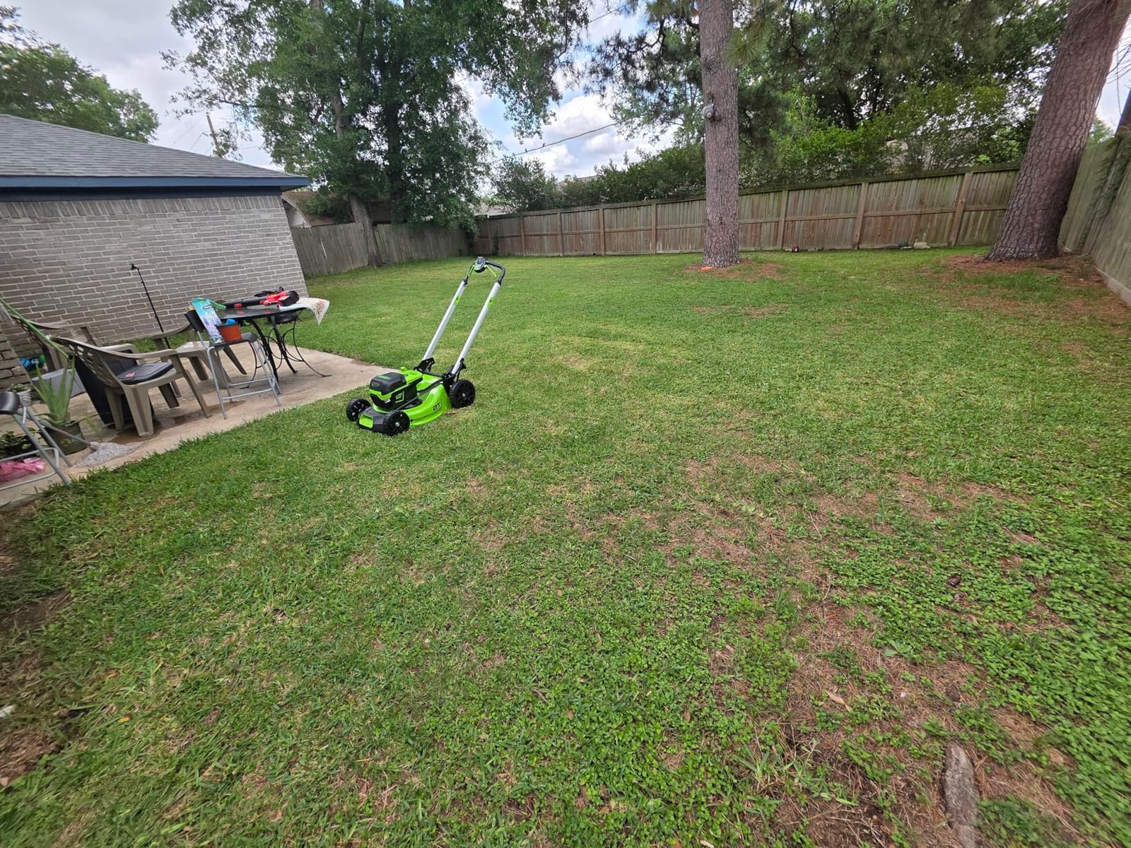 Greenworks 60V 21 in Self-Propelled Lawn Mower, (2) 4.0 Ah Battery Kit customer photo 2